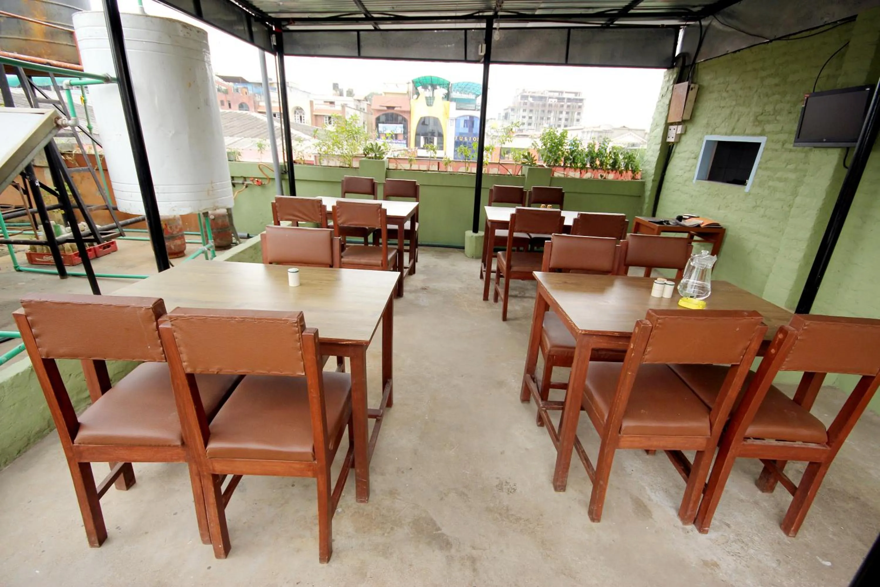 Restaurant/places to eat in hotel Backpackers inn