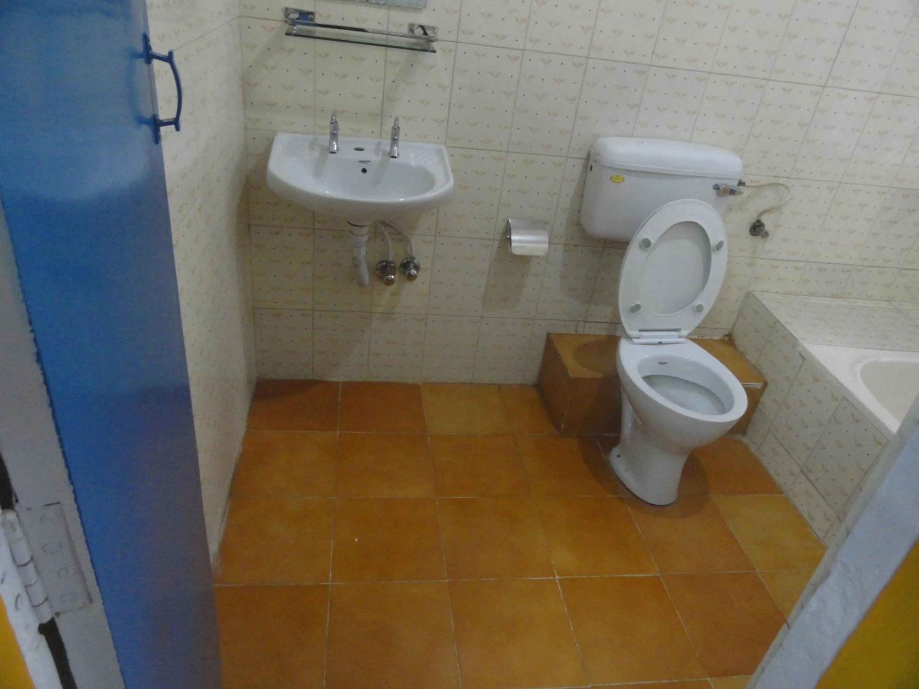 Bathroom in hotel Backpackers inn