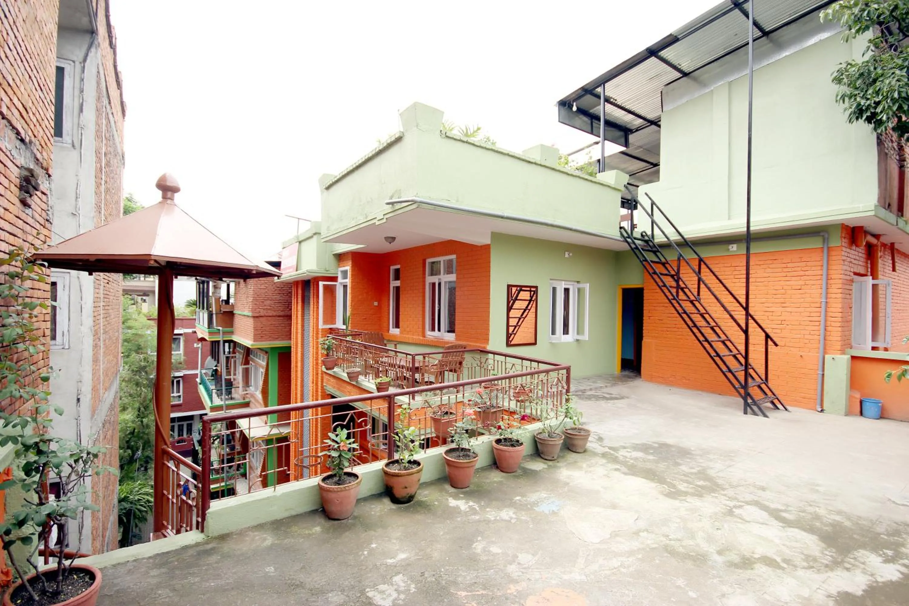 Balcony/Terrace in hotel Backpackers inn