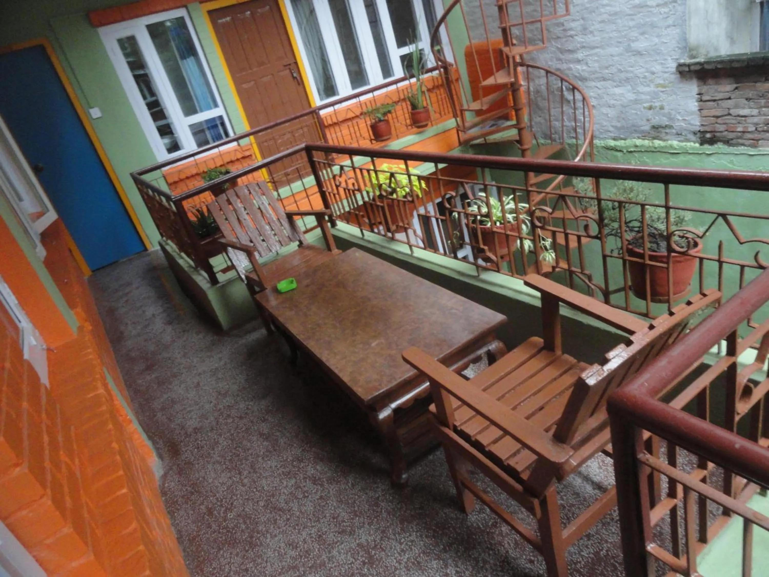 Balcony/Terrace in hotel Backpackers inn