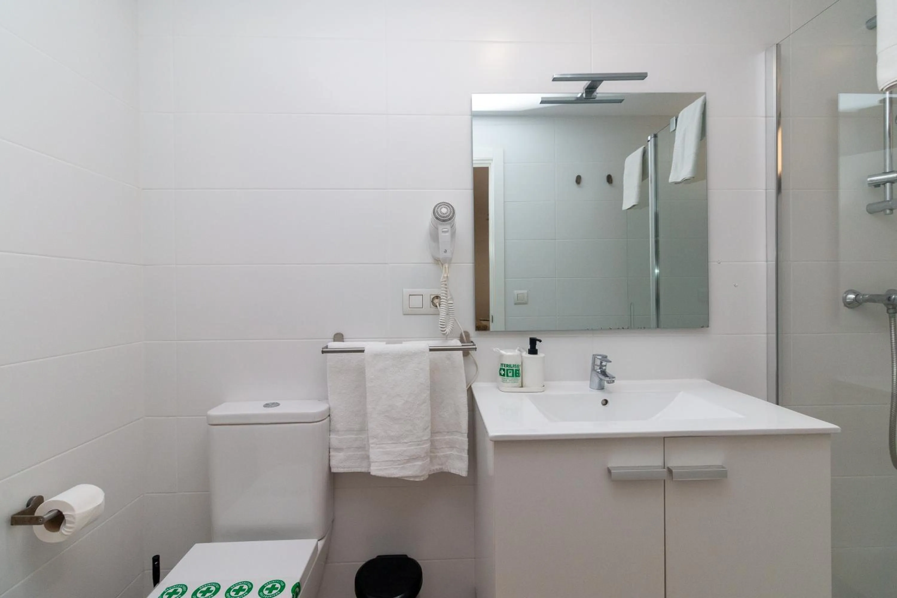 Shower in BET Apartments - Reig