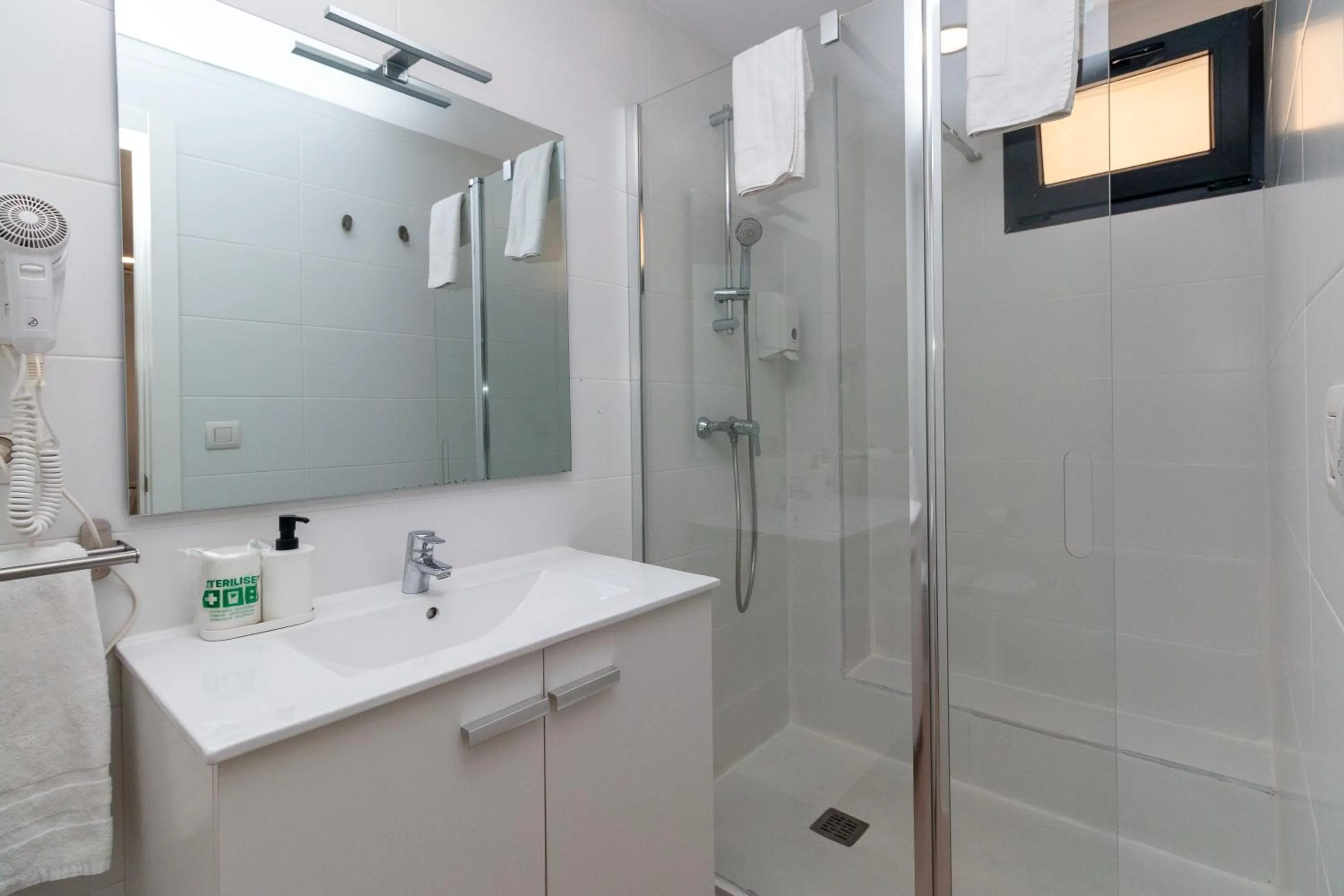 Shower in BET Apartments - Reig