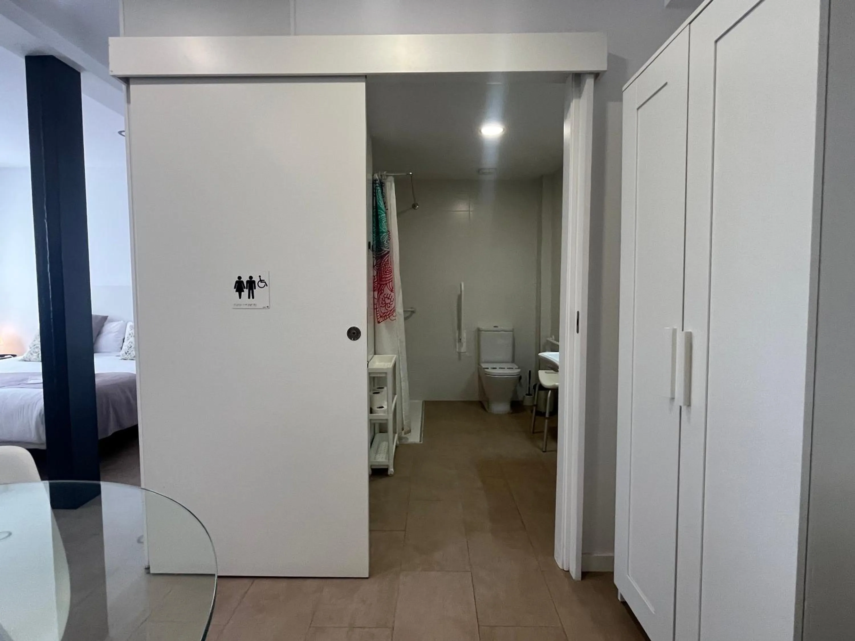 Bathroom in BET Apartments - Reig