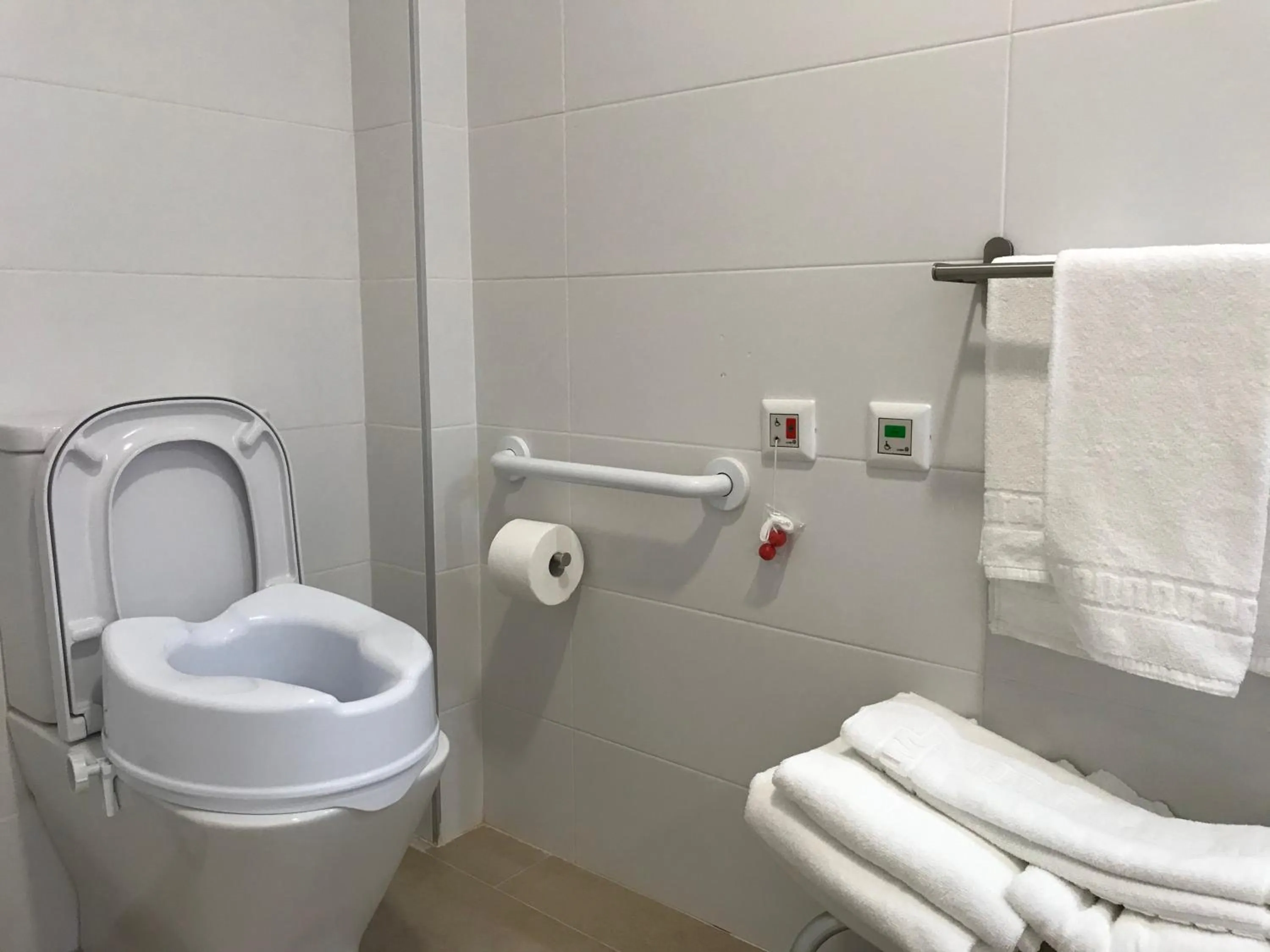 Toilet in BET Apartments - Reig