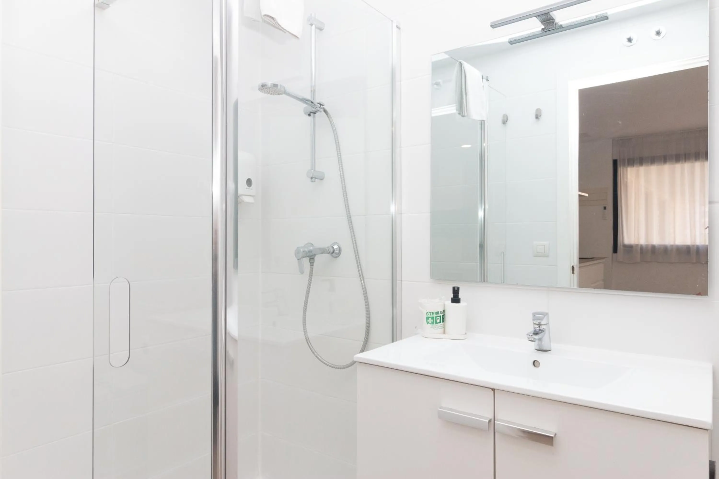 Shower in BET Apartments - Reig