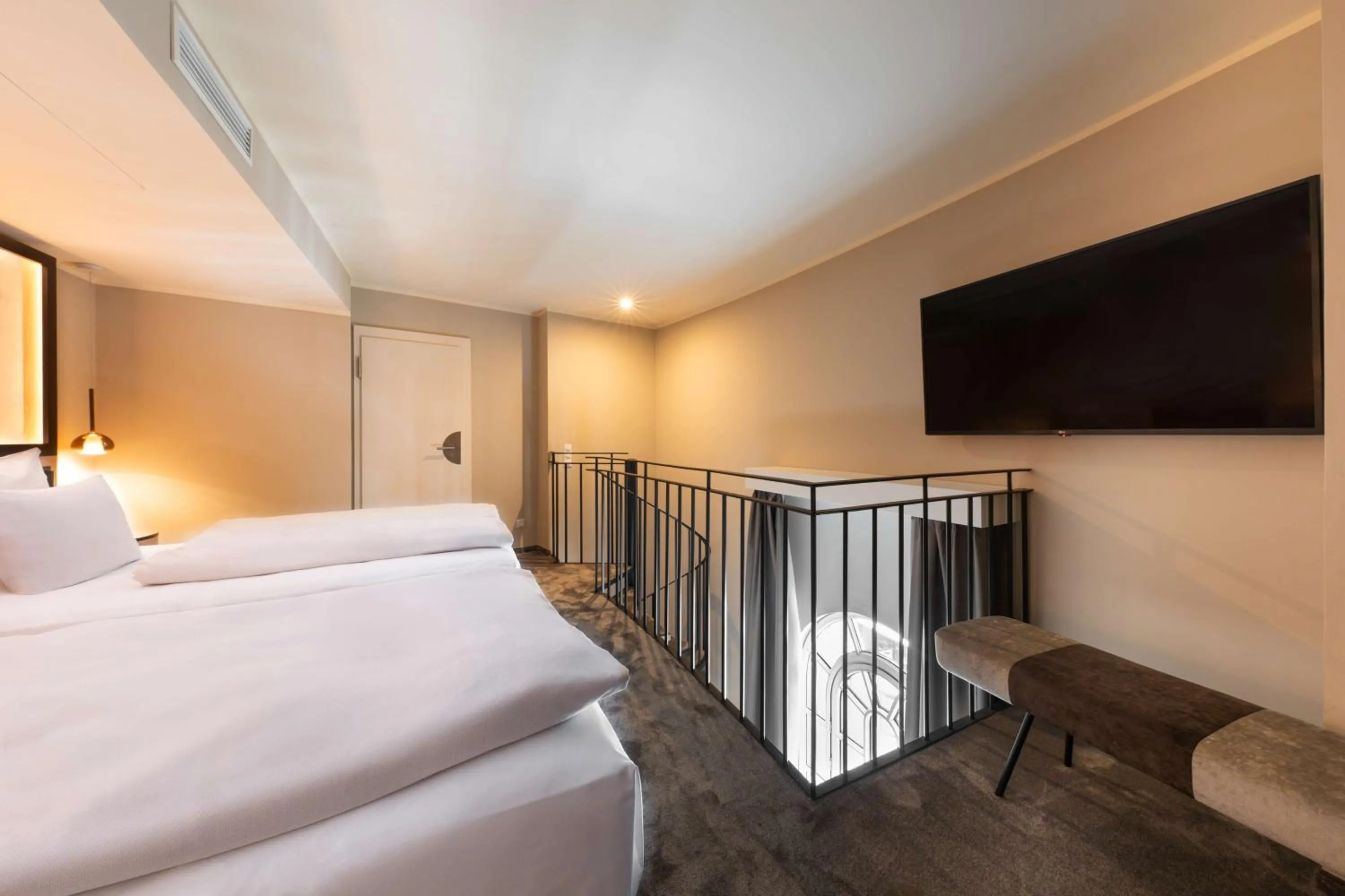 Bed in Wasserturm Hotel Cologne, Curio Collection by Hilton