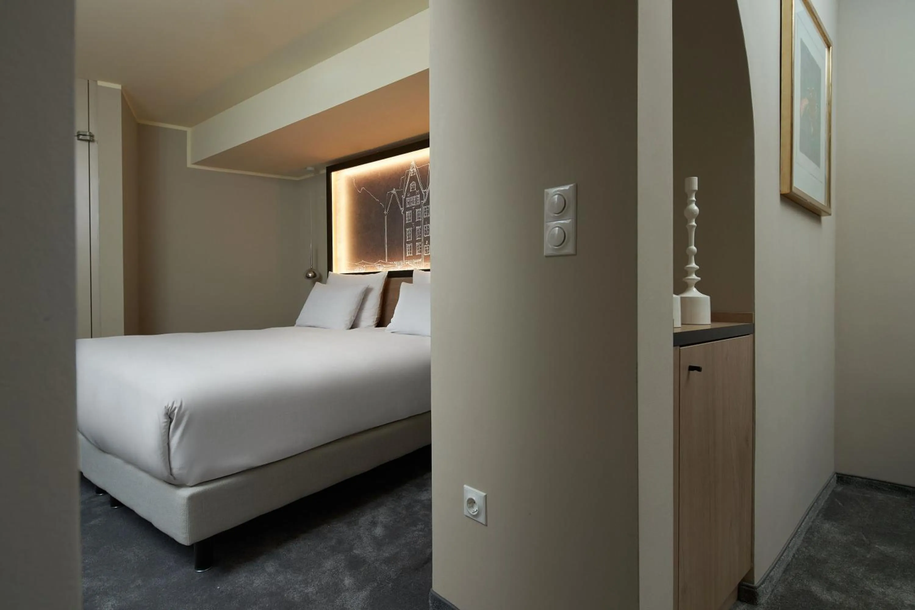 Bedroom, Bed in Wasserturm Hotel Cologne, Curio Collection by Hilton