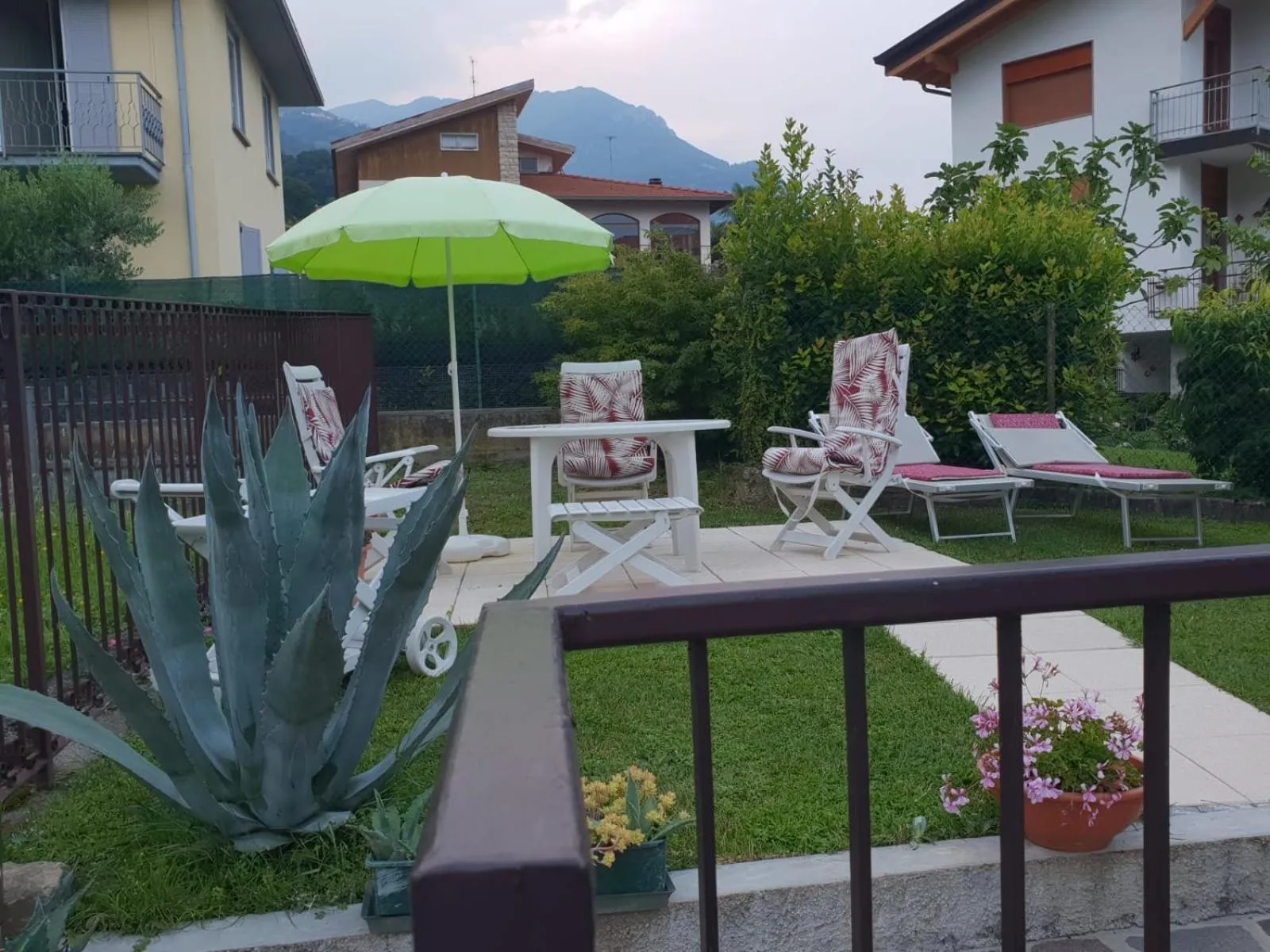 Garden view in B&B RUFHOUSE