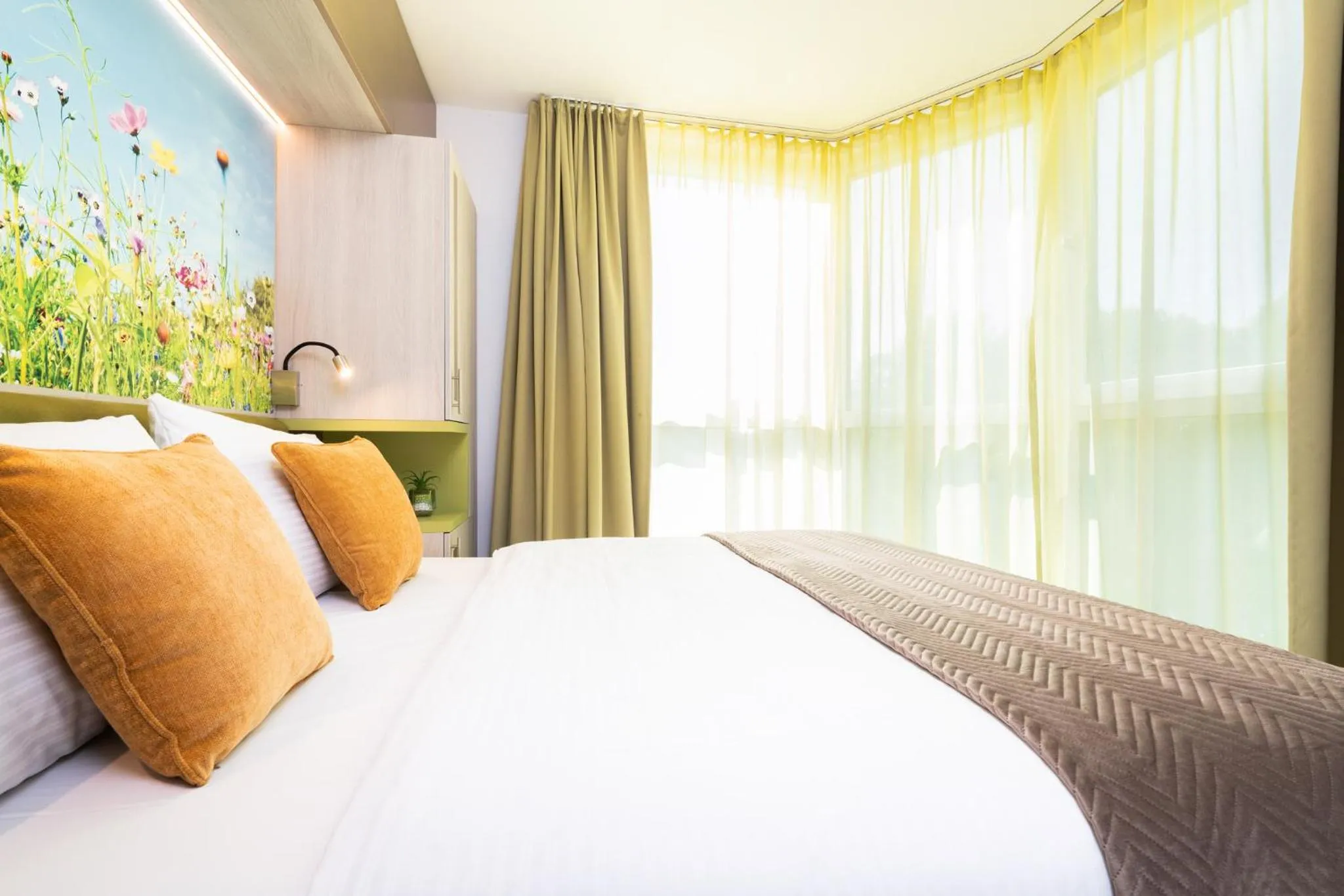 Photo of the whole room, Bed in HOTEL Am Spichernplatz