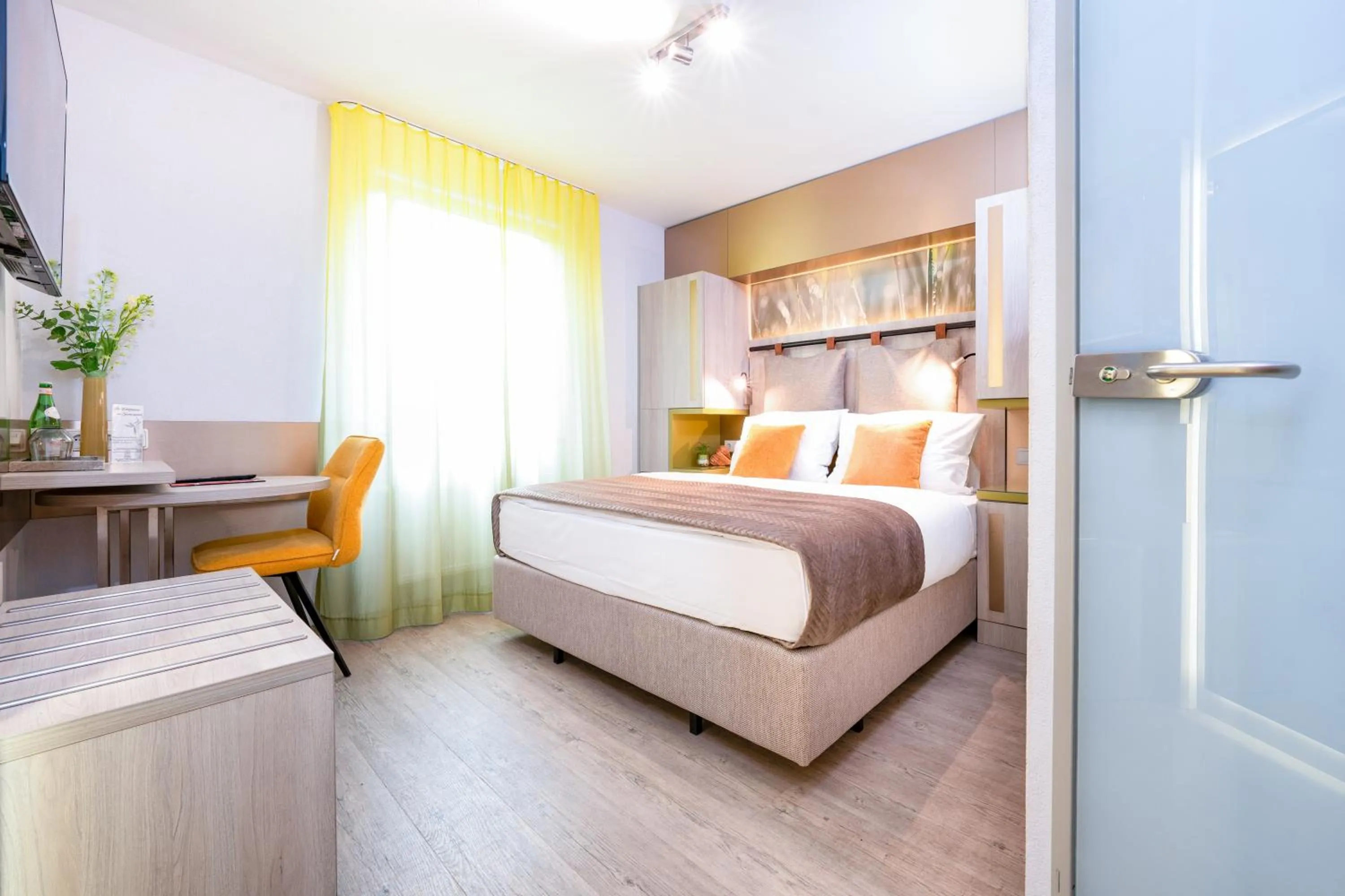 Photo of the whole room, Bed in HOTEL Am Spichernplatz