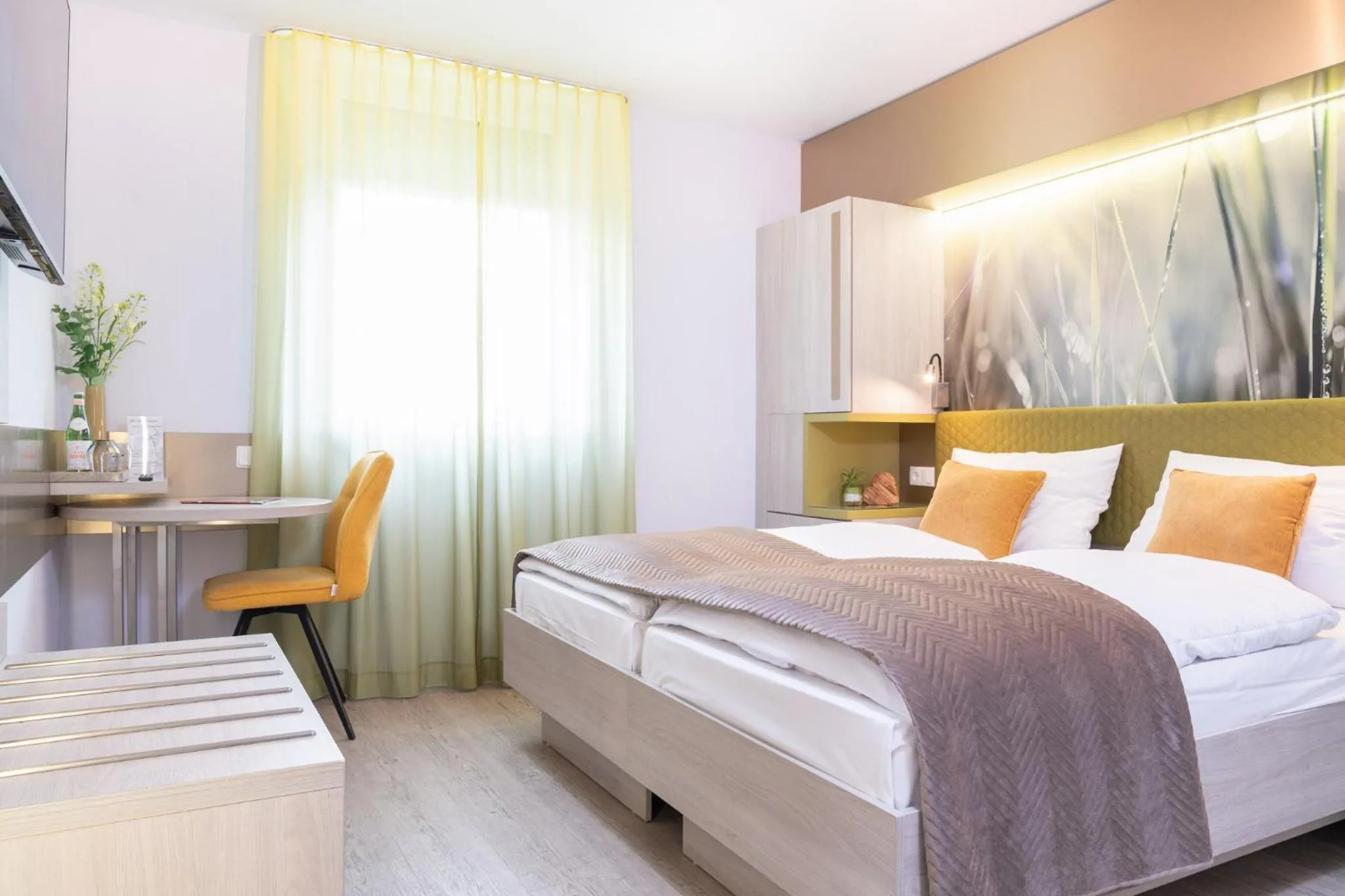 Photo of the whole room, Bed in HOTEL Am Spichernplatz