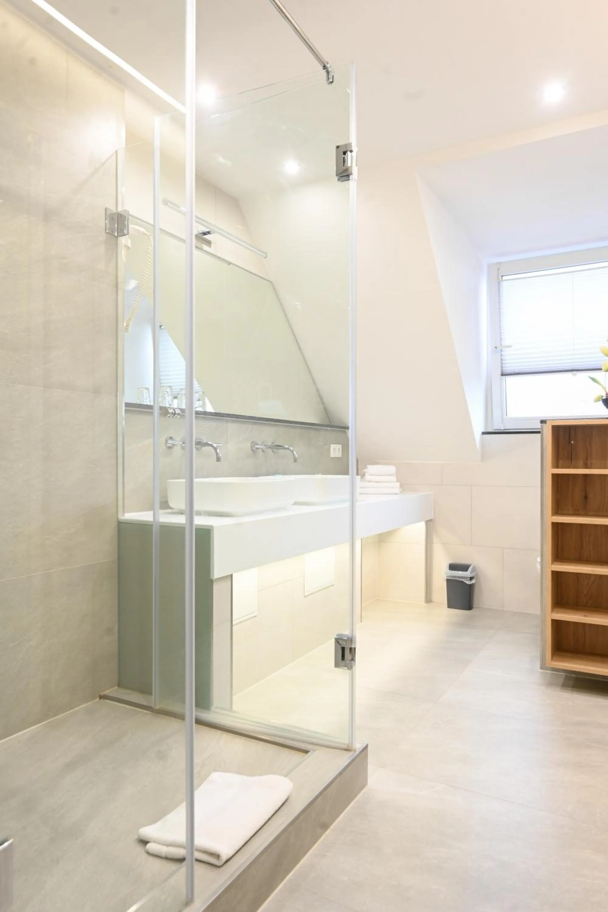 Shower in HOTEL Am Spichernplatz