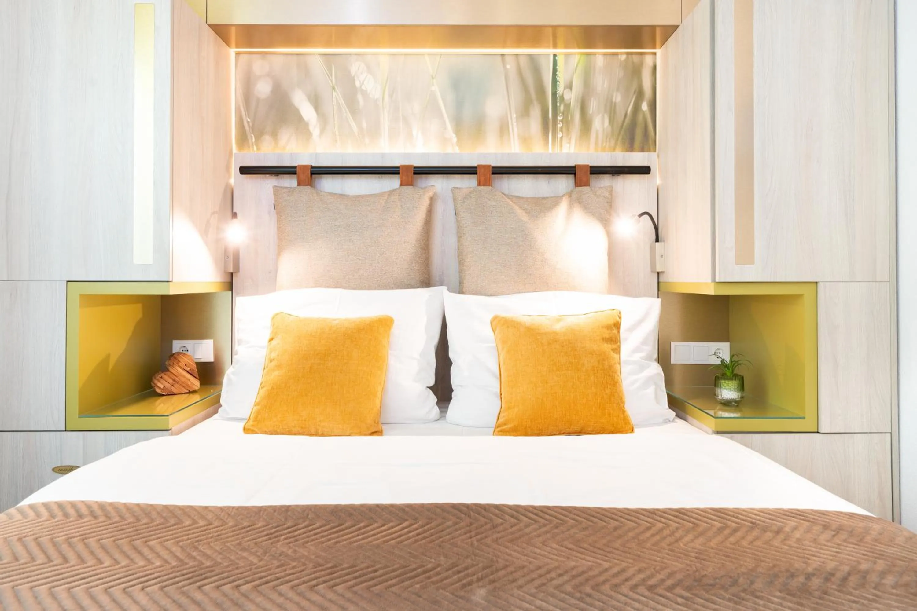 Photo of the whole room, Bed in HOTEL Am Spichernplatz