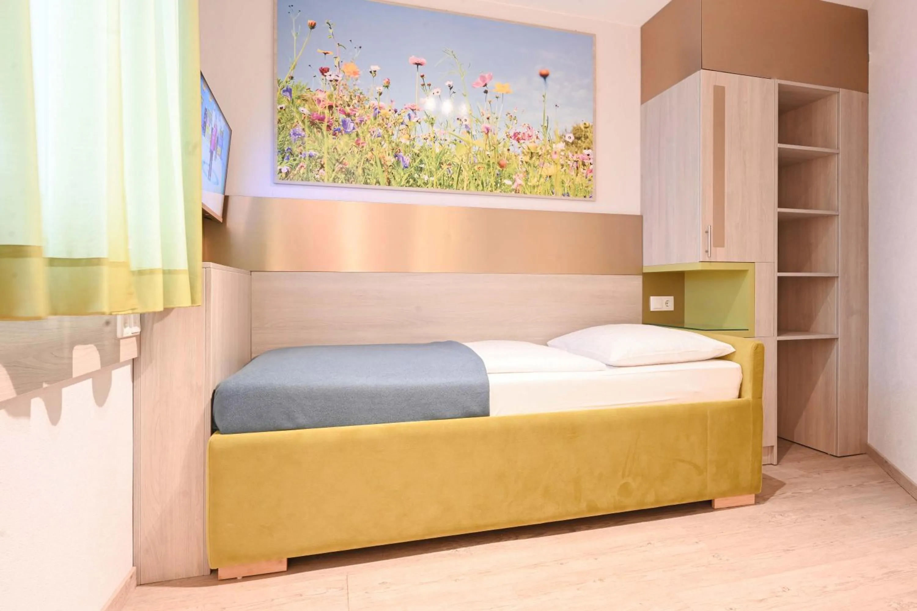 Photo of the whole room, Bed in HOTEL Am Spichernplatz