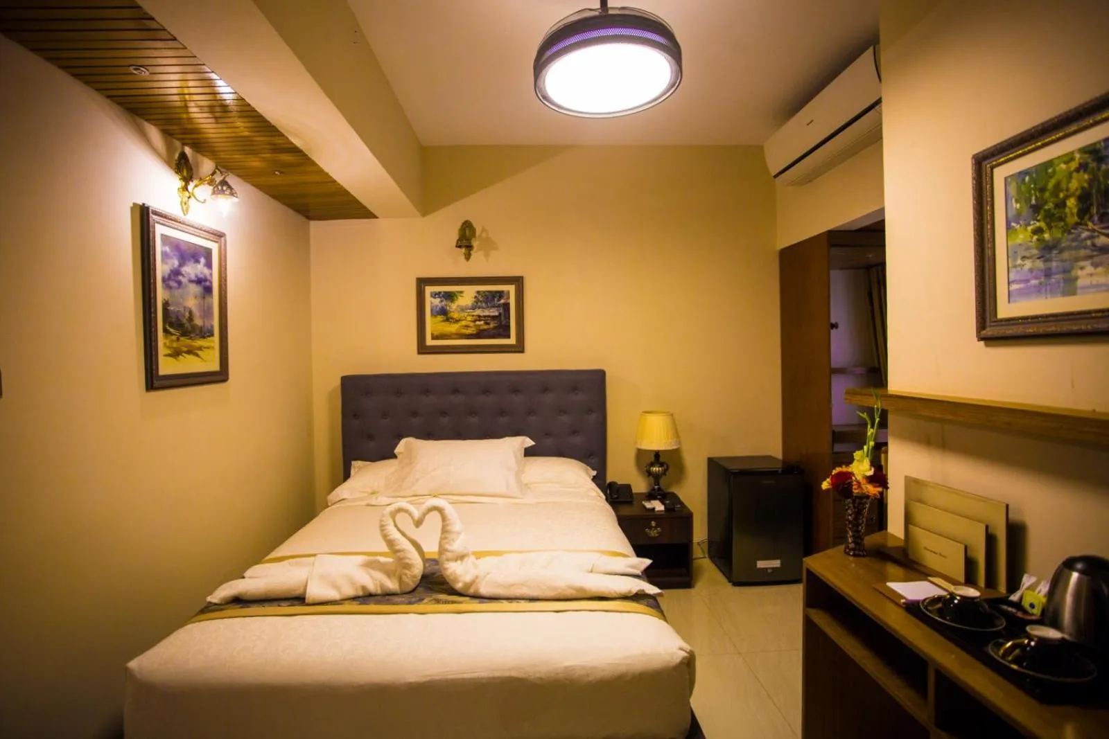 Bed in Shinepukur Suites