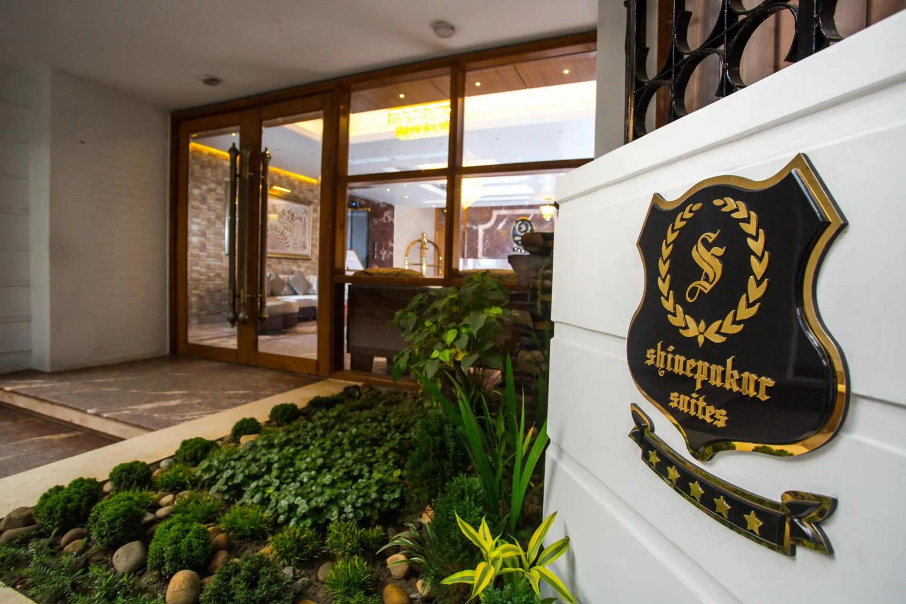 Facade/entrance in Shinepukur Suites