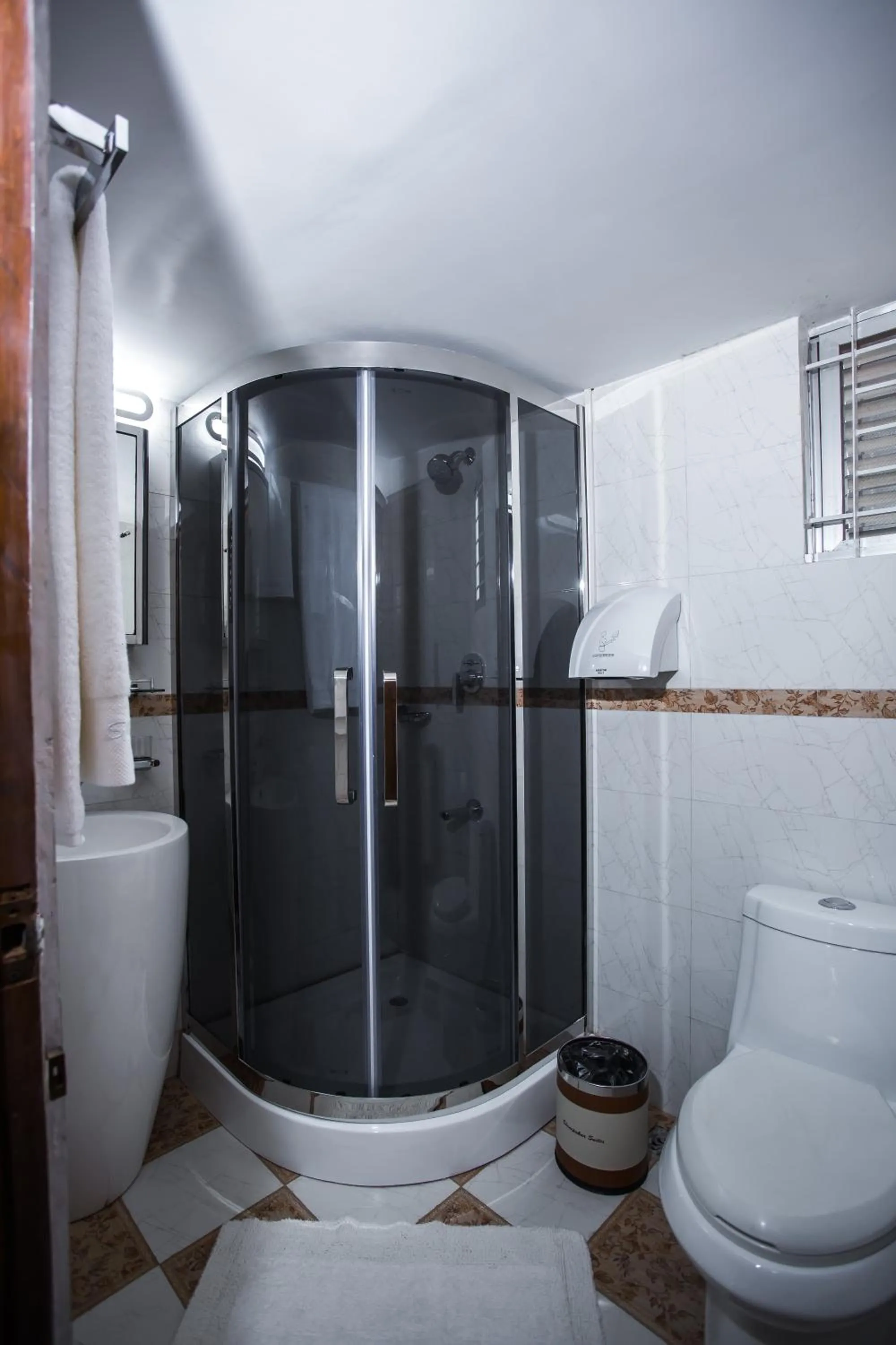 Bathroom in Shinepukur Suites