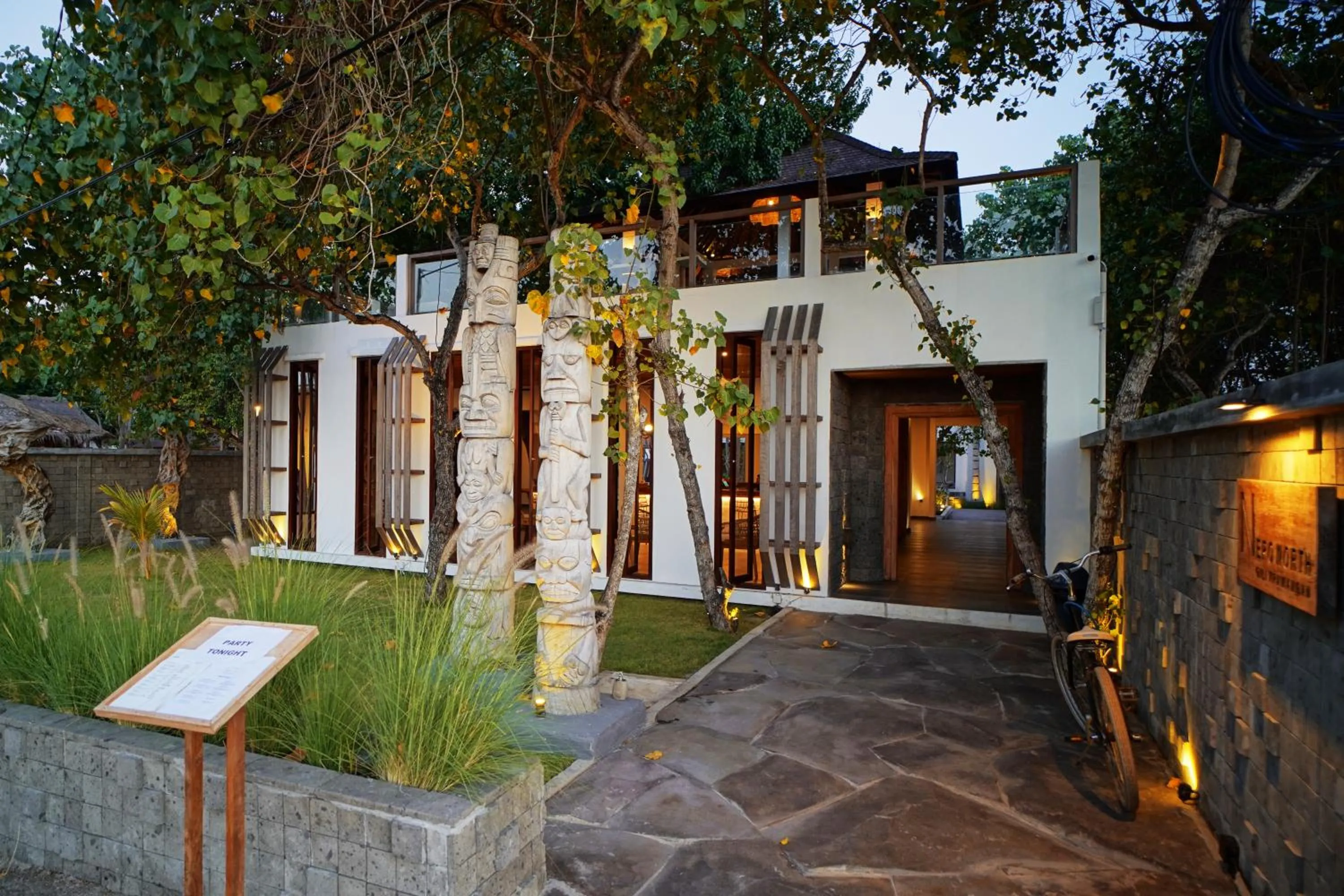 Facade/entrance in Nero North