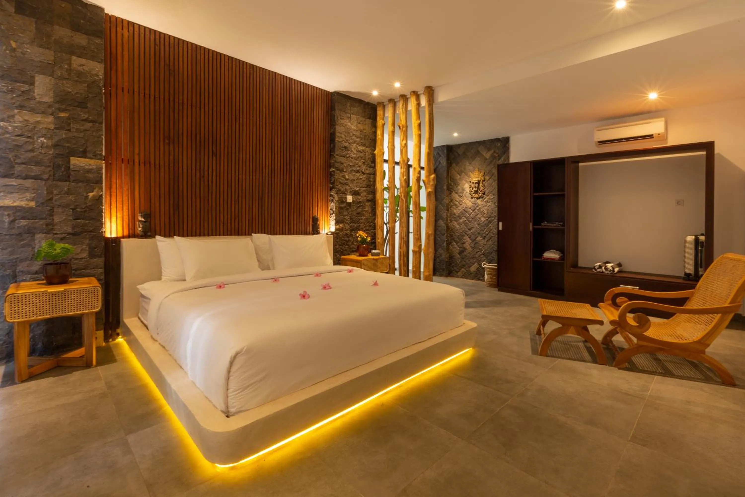 Bedroom, Bed in Nero North