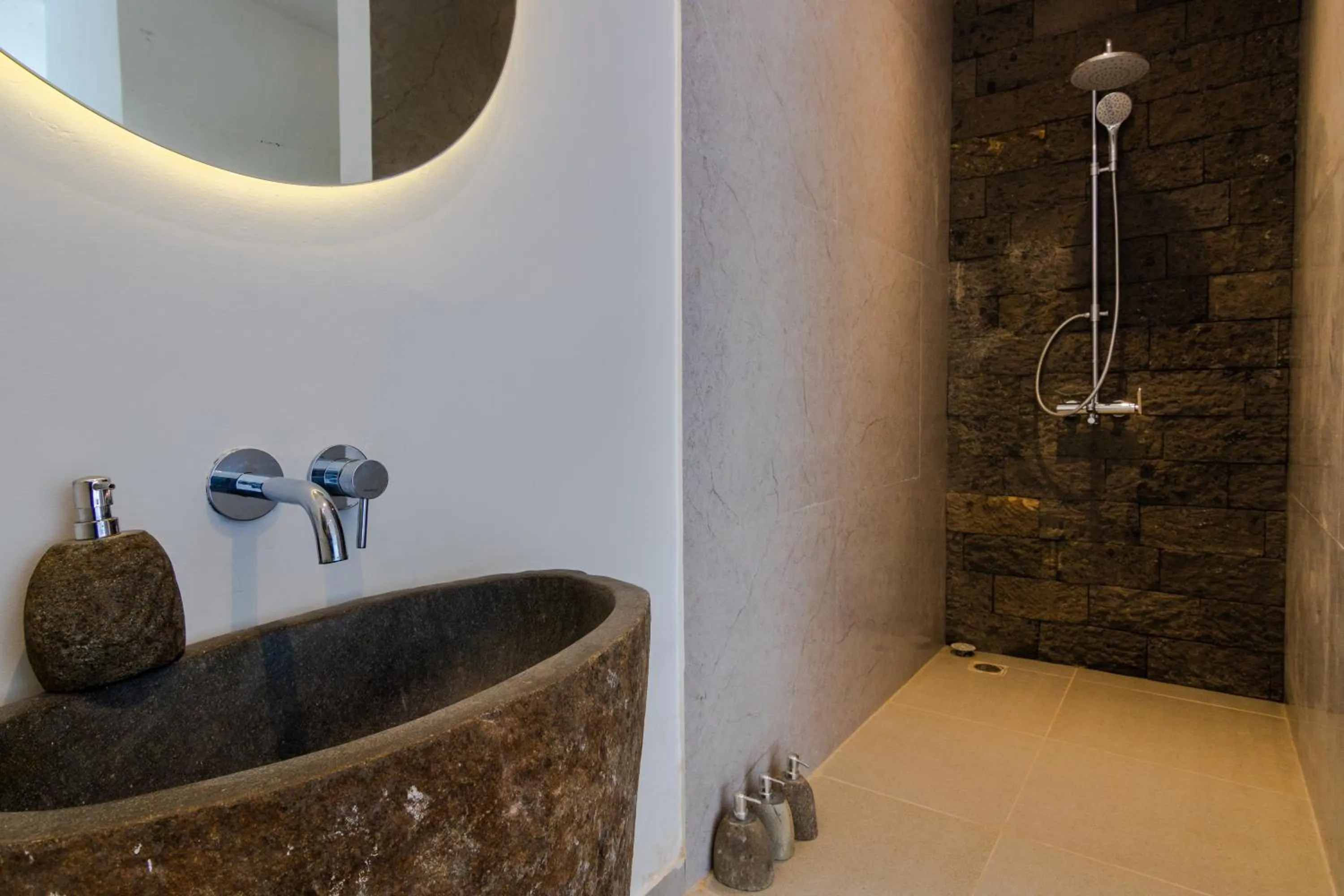 Bathroom in Nero North