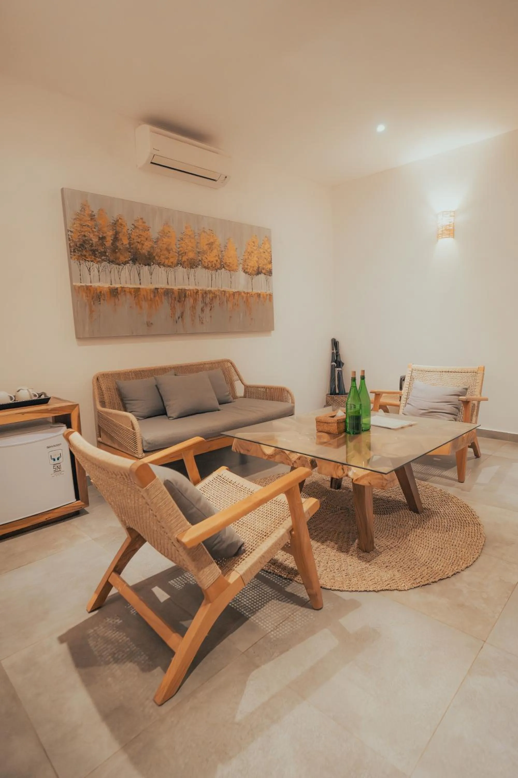 Seating area in Nero North