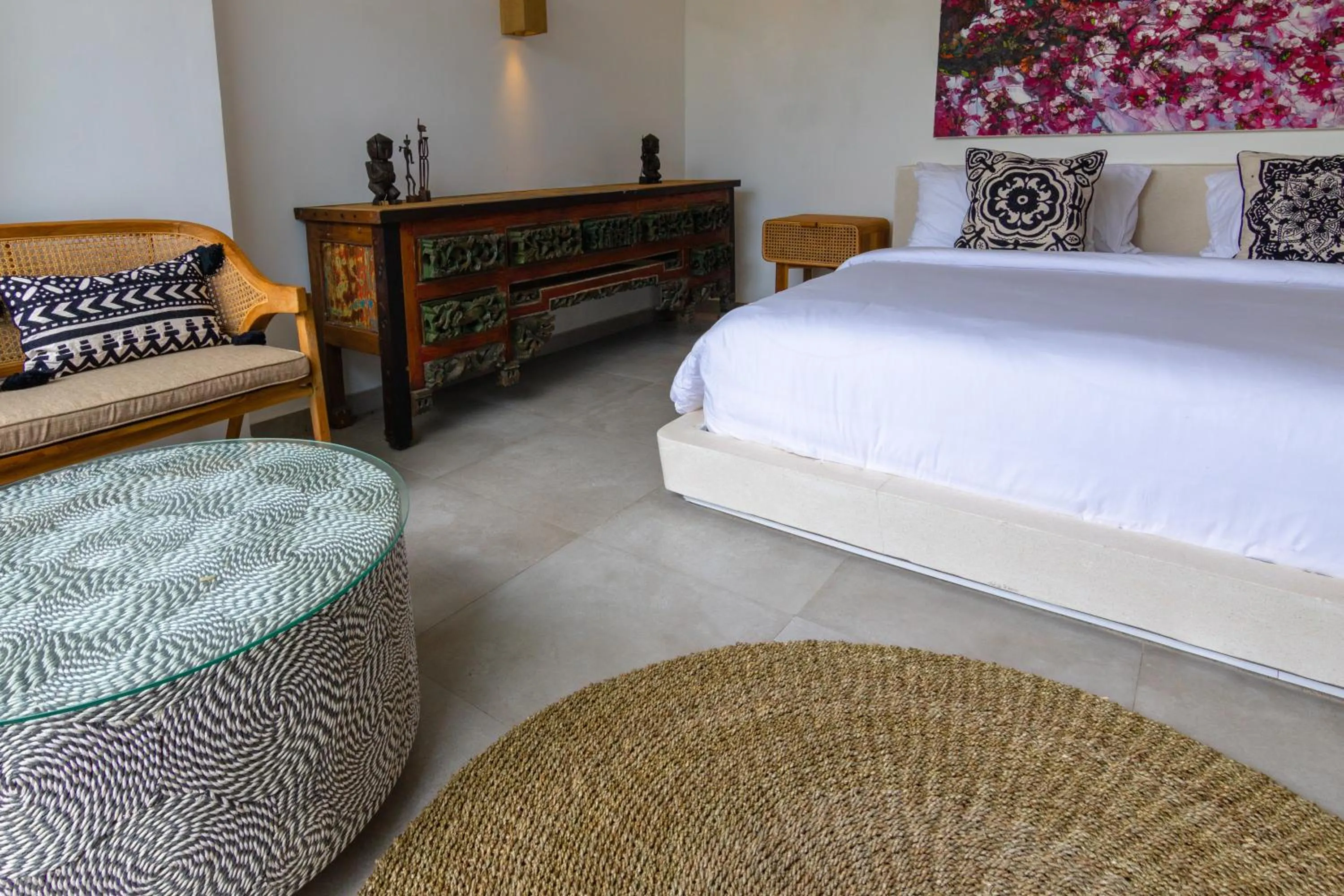 Bedroom, Bed in Nero North