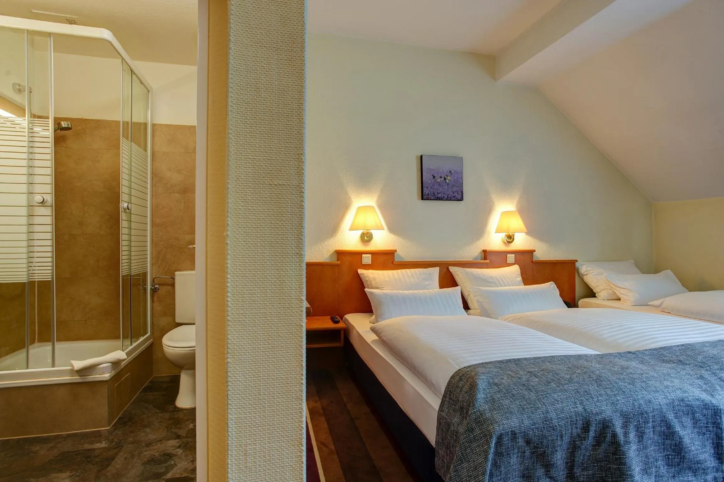 Photo of the whole room, Bed in Sure Hotel by Best Western Ambassador Duesseldorf