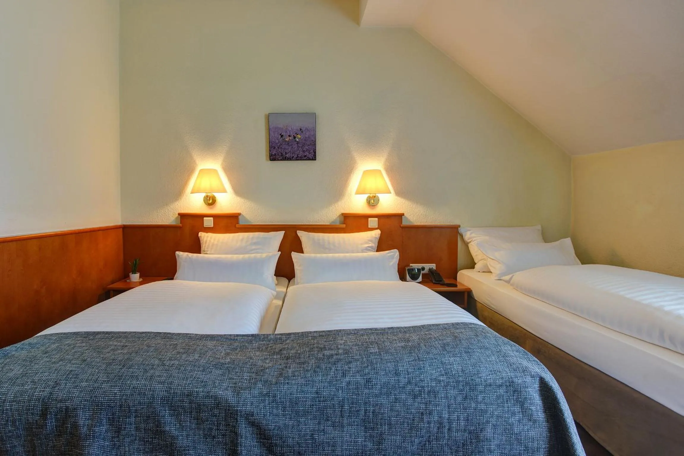 Photo of the whole room, Bed in Sure Hotel by Best Western Ambassador Duesseldorf