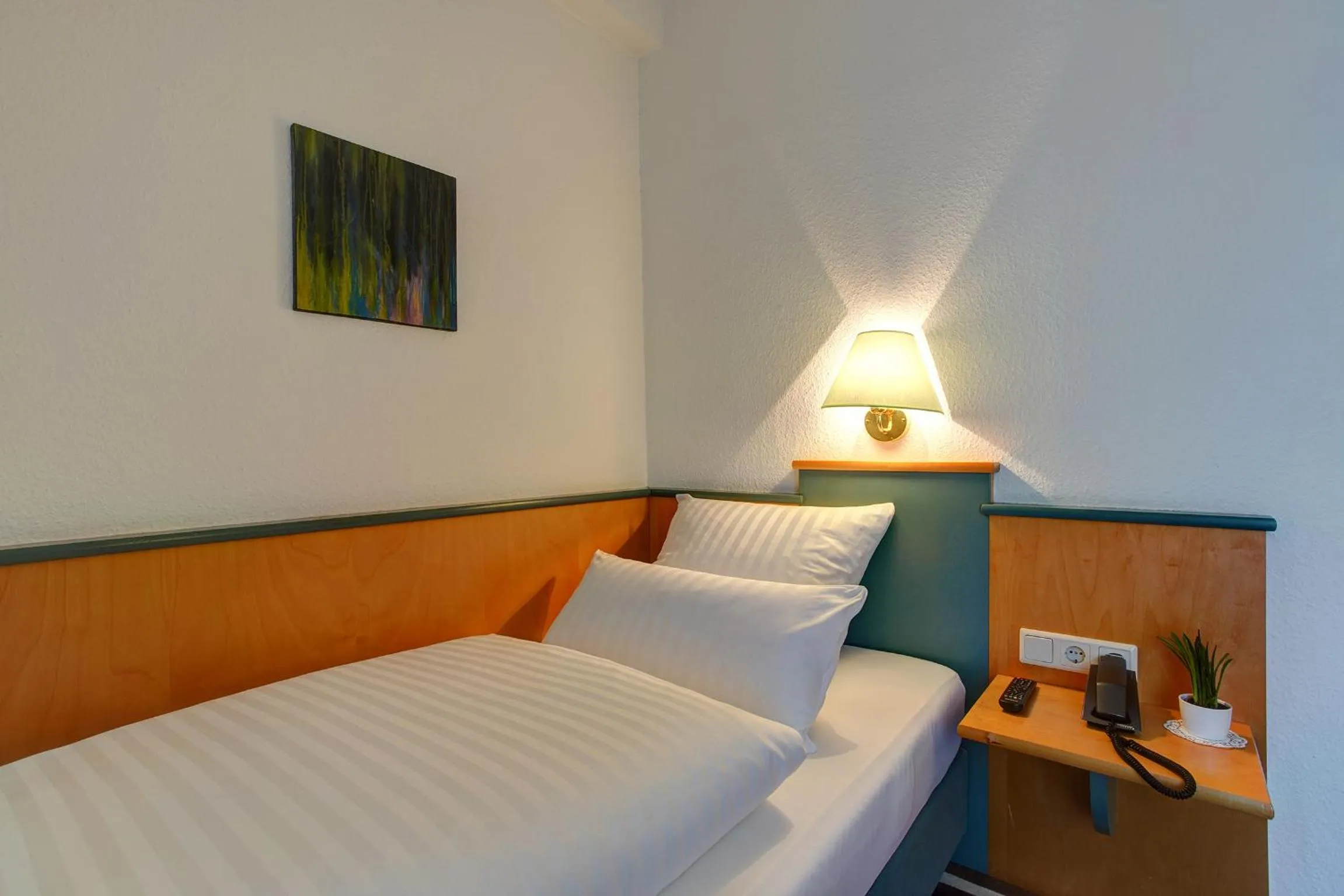 Photo of the whole room, Bed in Sure Hotel by Best Western Ambassador Duesseldorf