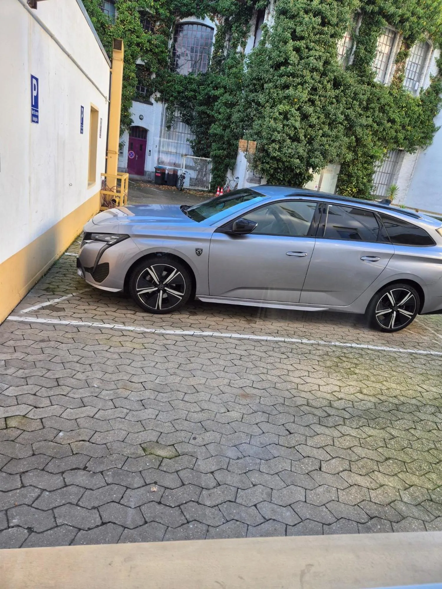 Parking in Sure Hotel by Best Western Ambassador Duesseldorf