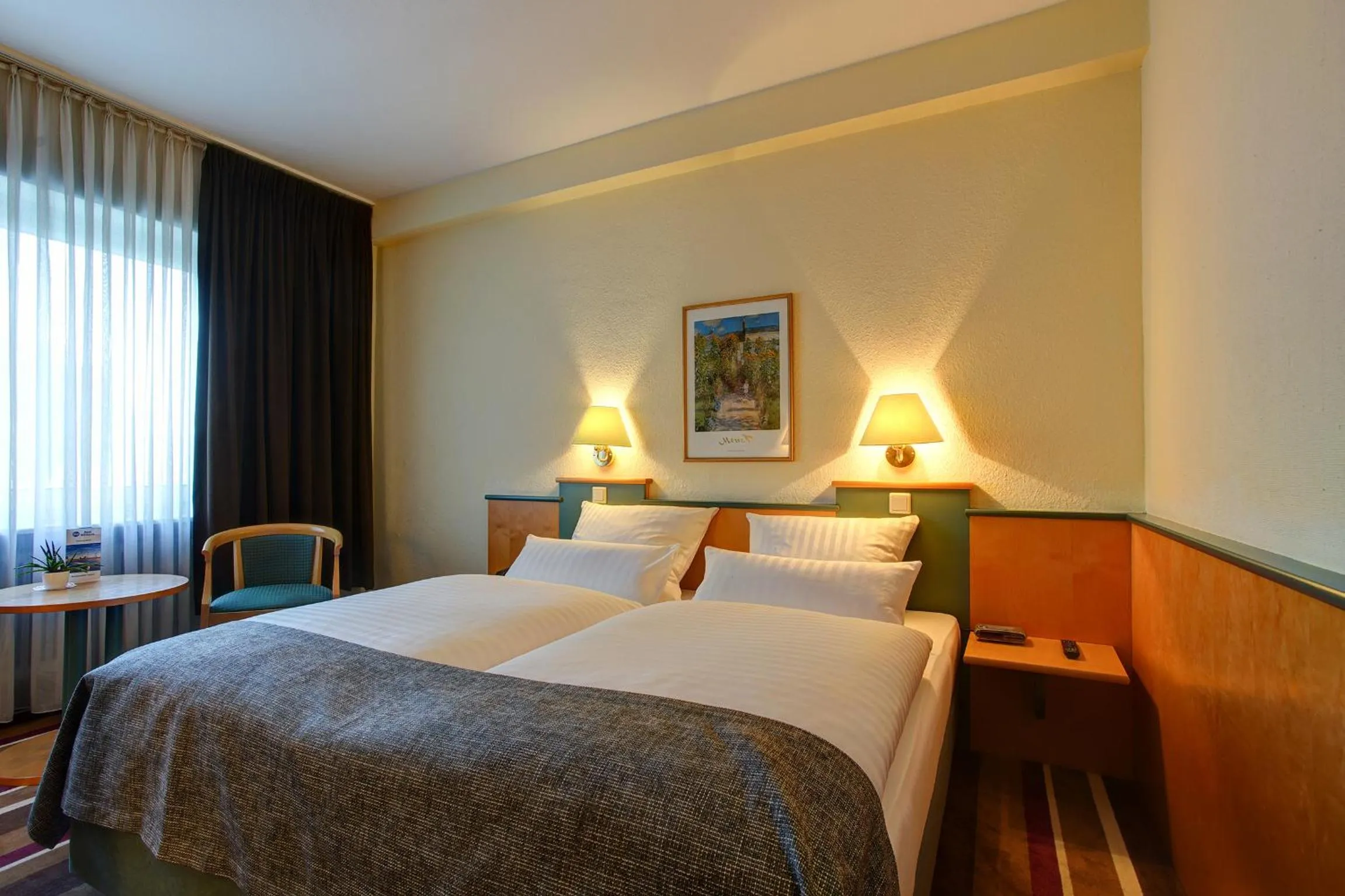 Photo of the whole room, Bed in Sure Hotel by Best Western Ambassador Duesseldorf