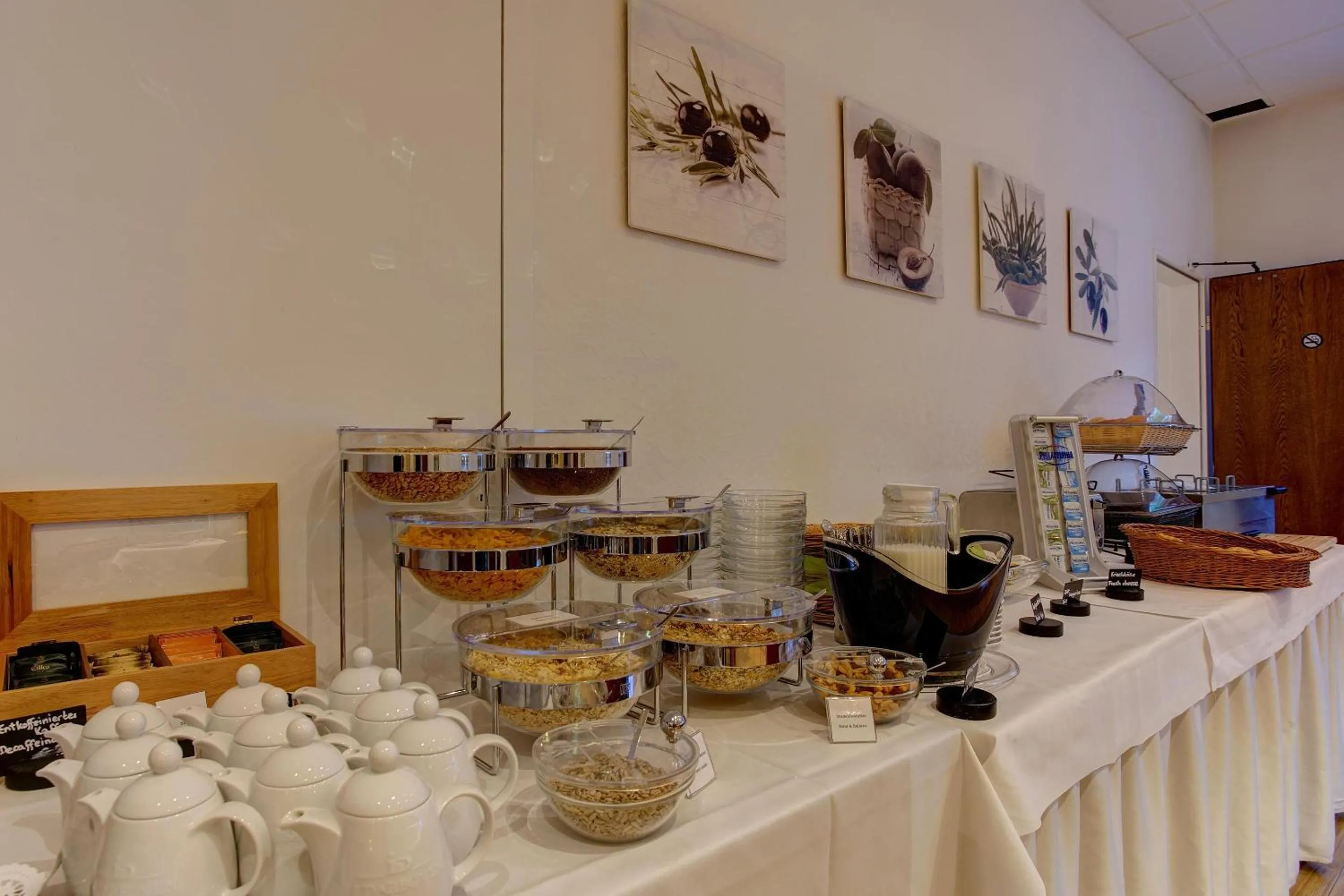 Food and drinks in Sure Hotel by Best Western Ambassador Duesseldorf