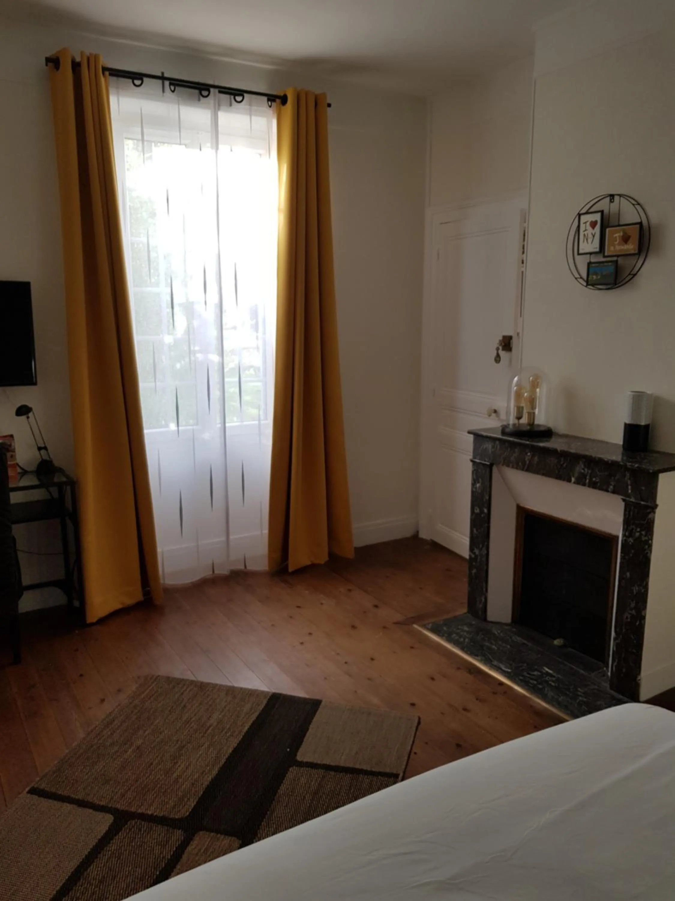 Bedroom, Bed in L'havre de Saint Germain