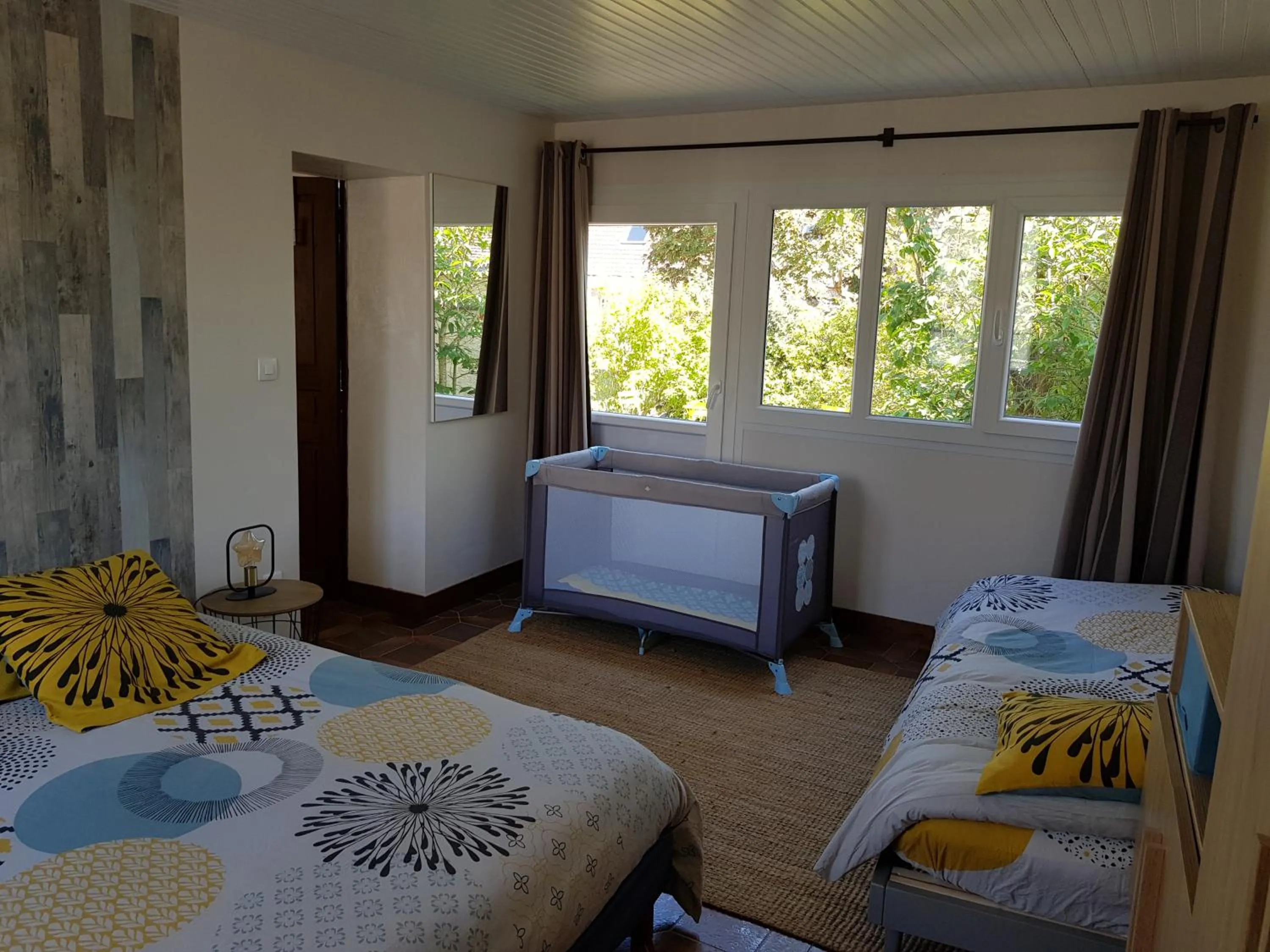 Bedroom, Bed in L'havre de Saint Germain