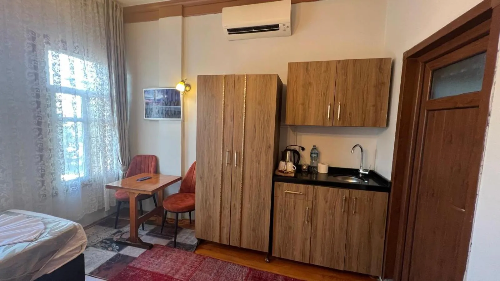 Kitchen or kitchenette, Bed in April Story Apart Hotel