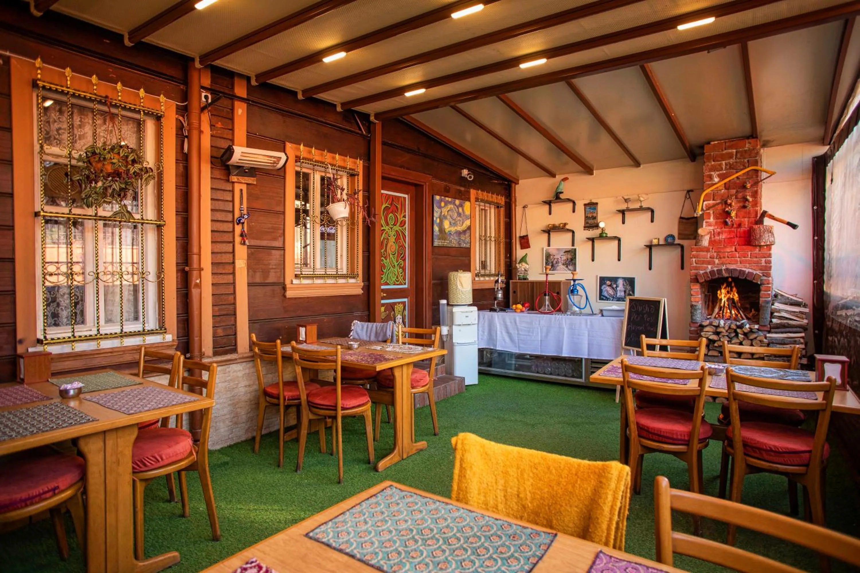 Restaurant/places to eat in April Story Apart Hotel