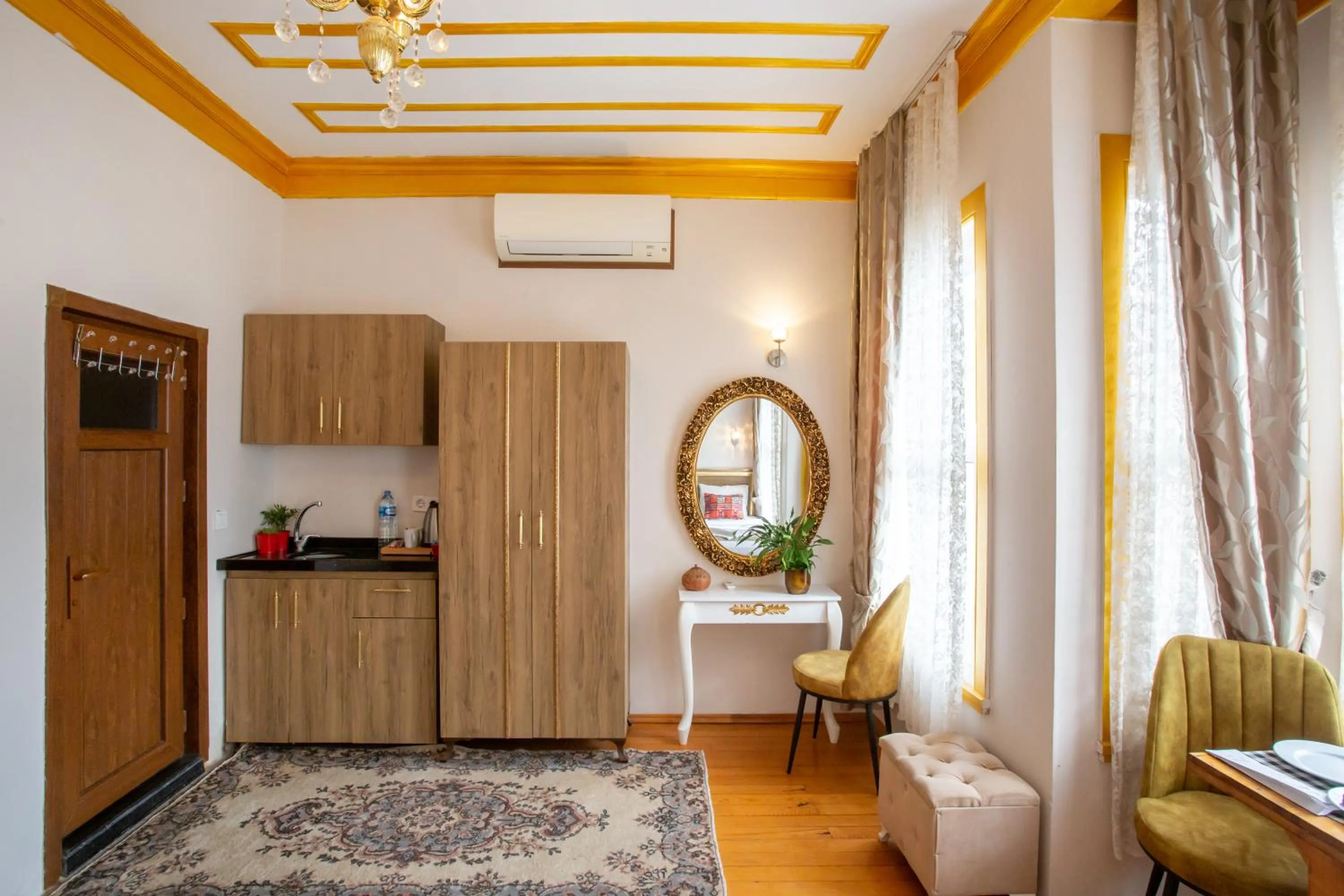 Photo of the whole room in April Story Apart Hotel