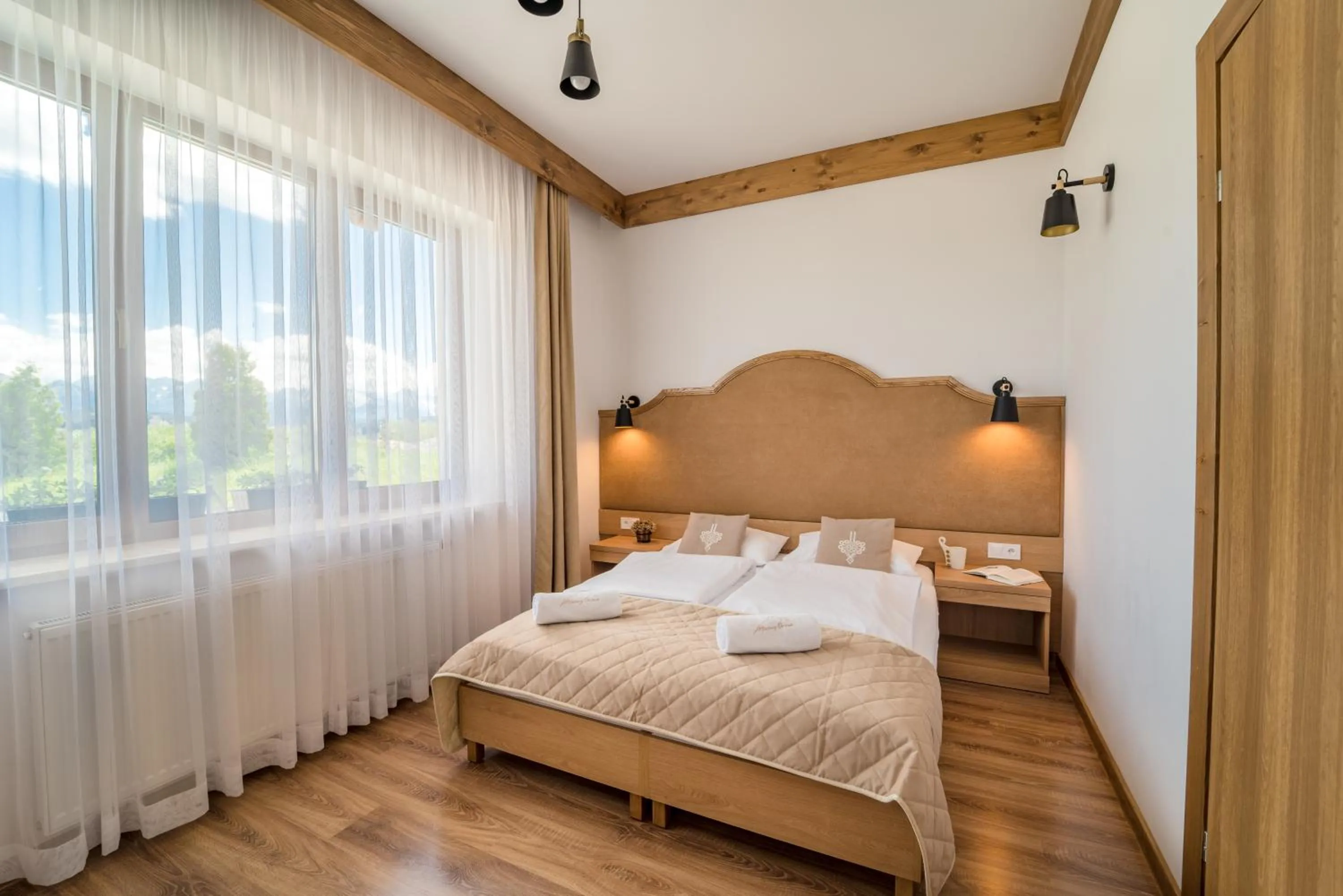 Bed in Miodowy Dworek