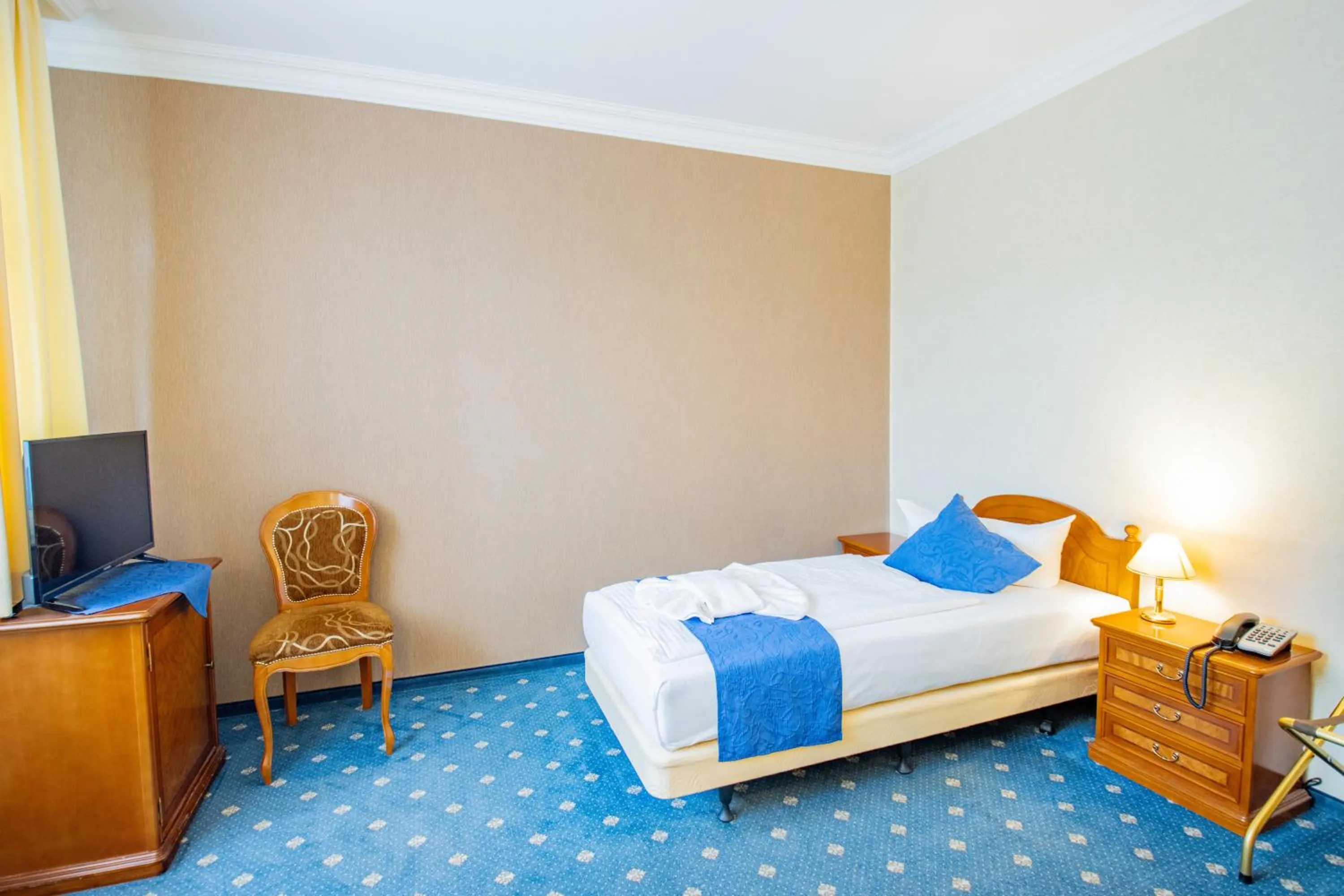 Photo of the whole room, Bed in SeeHotel Großräschen