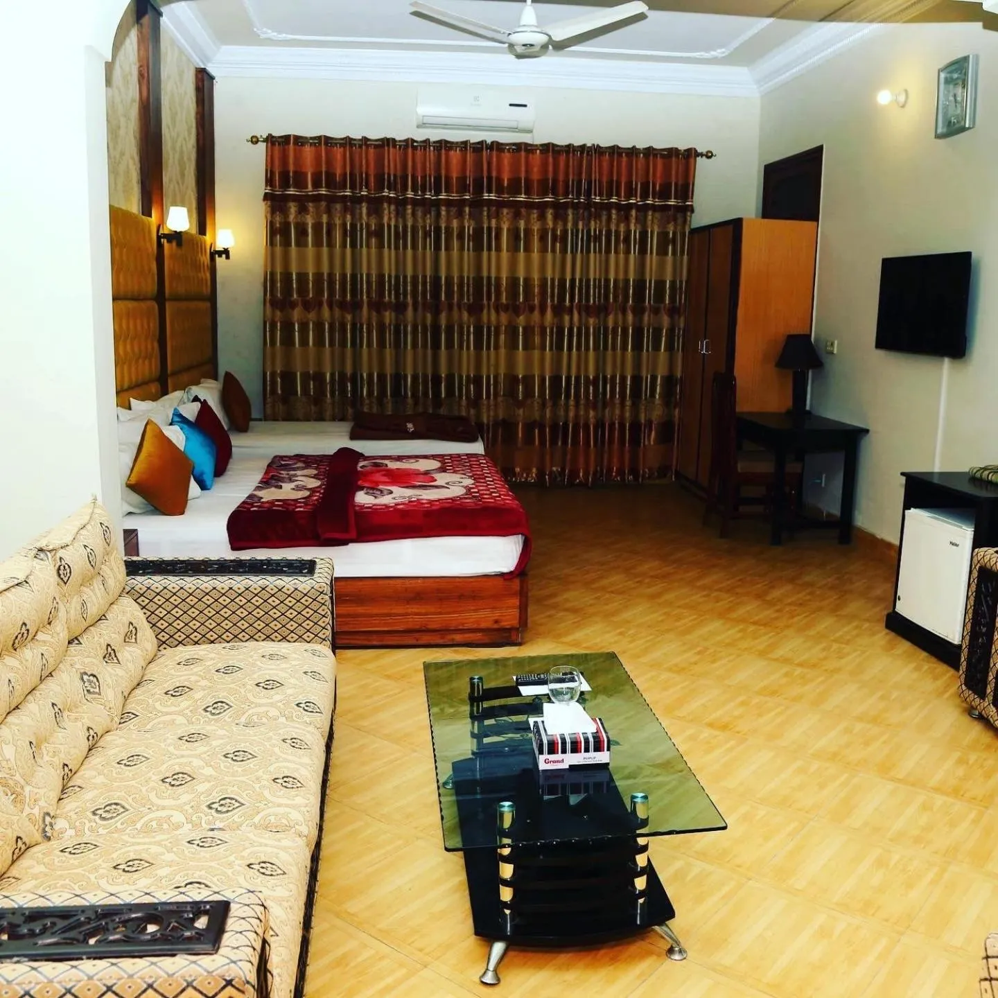 Bed in Hotel Serena Palace