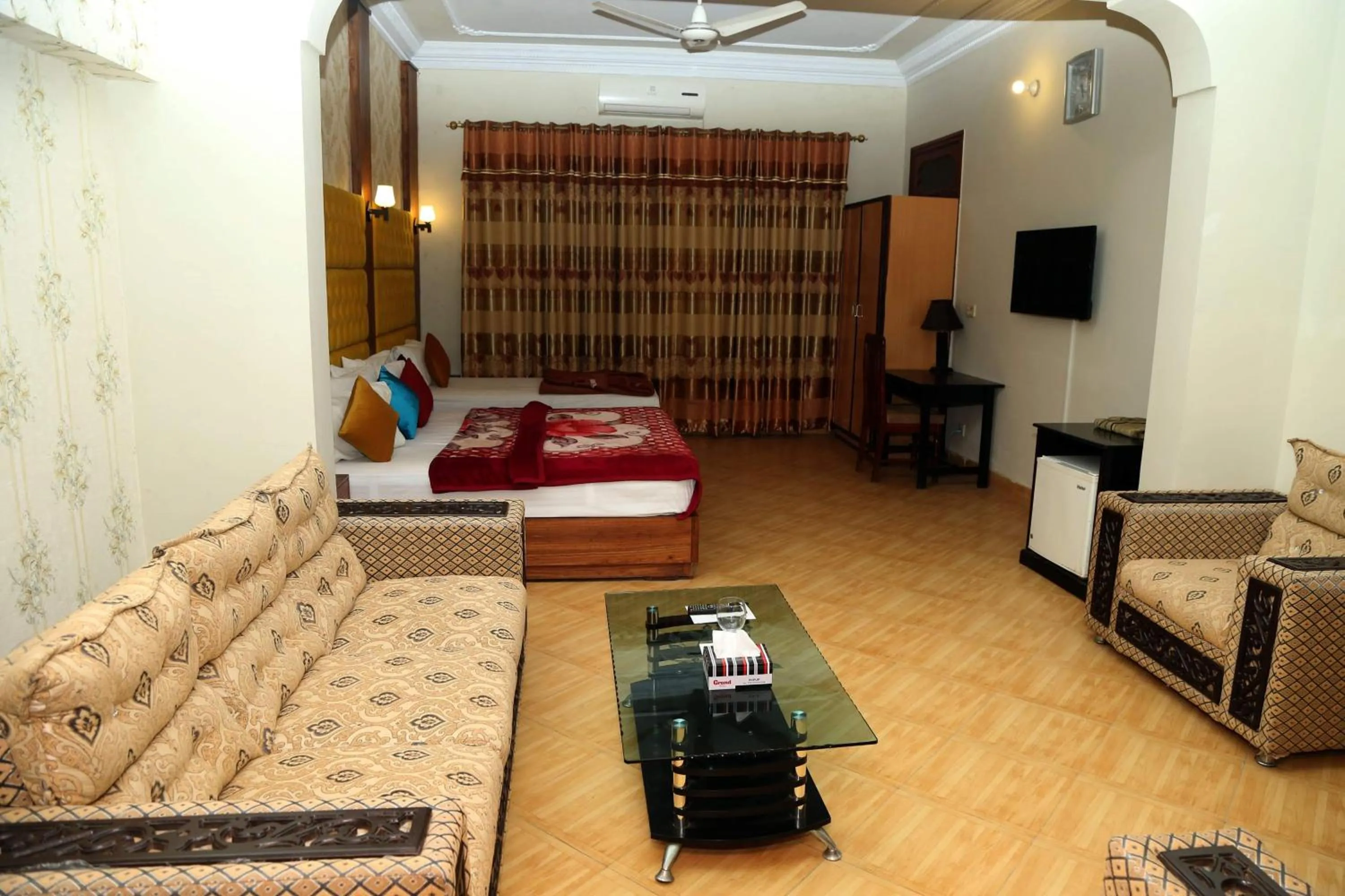 Bedroom, Bed in Hotel Serena Palace