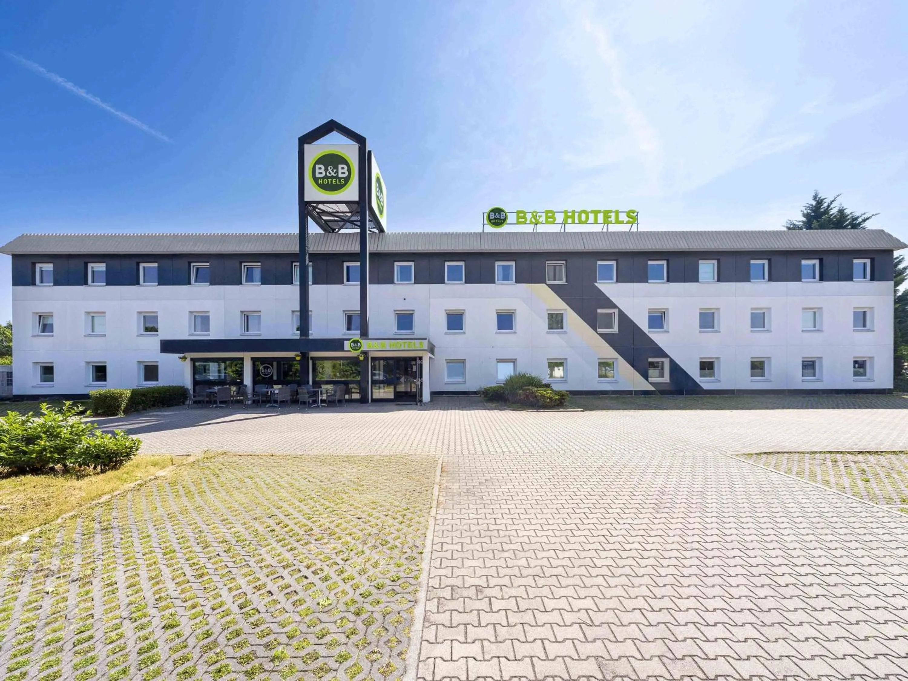 Property building in B&B HOTEL Leipzig-Schönefeld