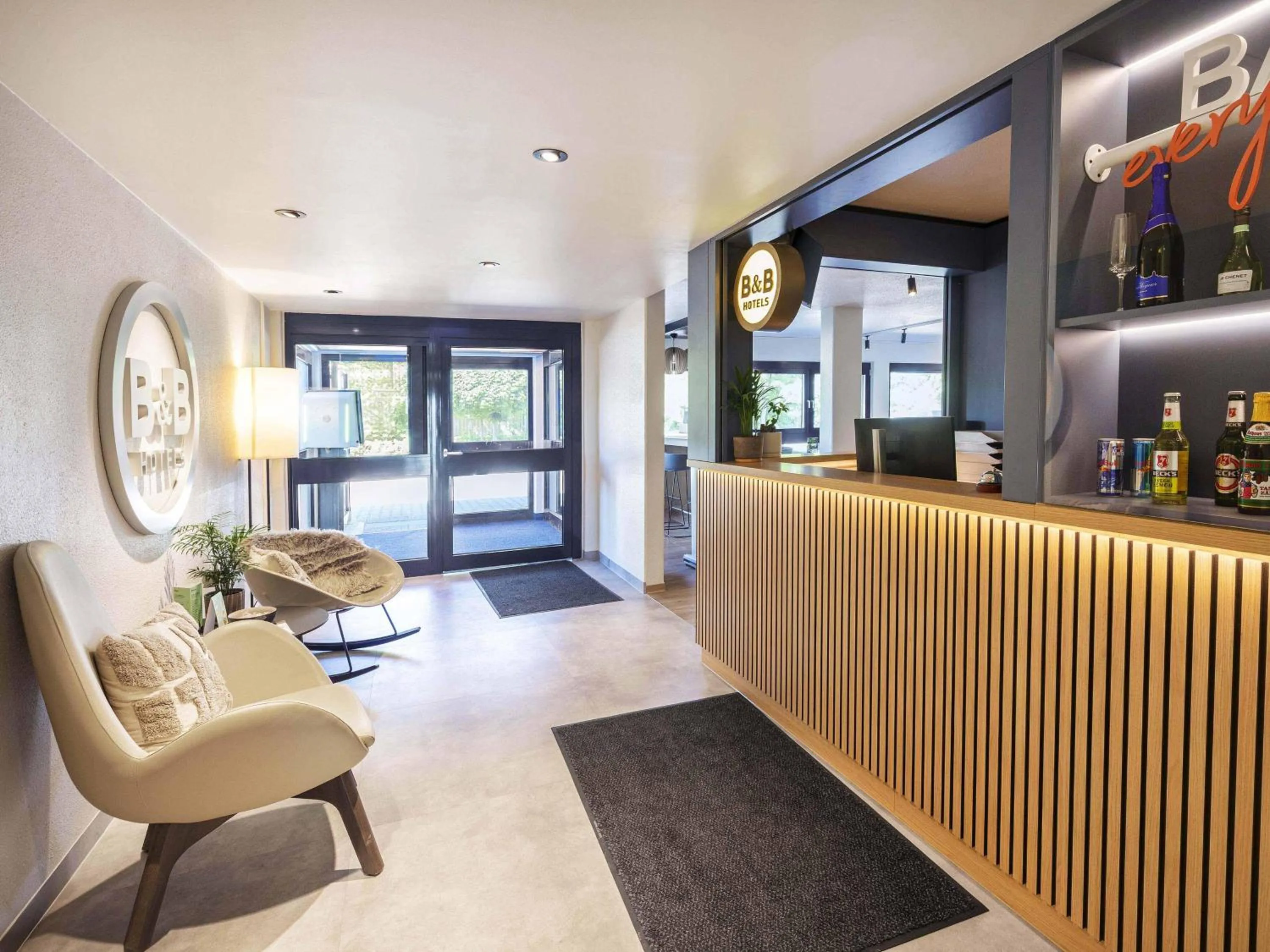 Lobby or reception in B&B HOTEL Leipzig-Schönefeld