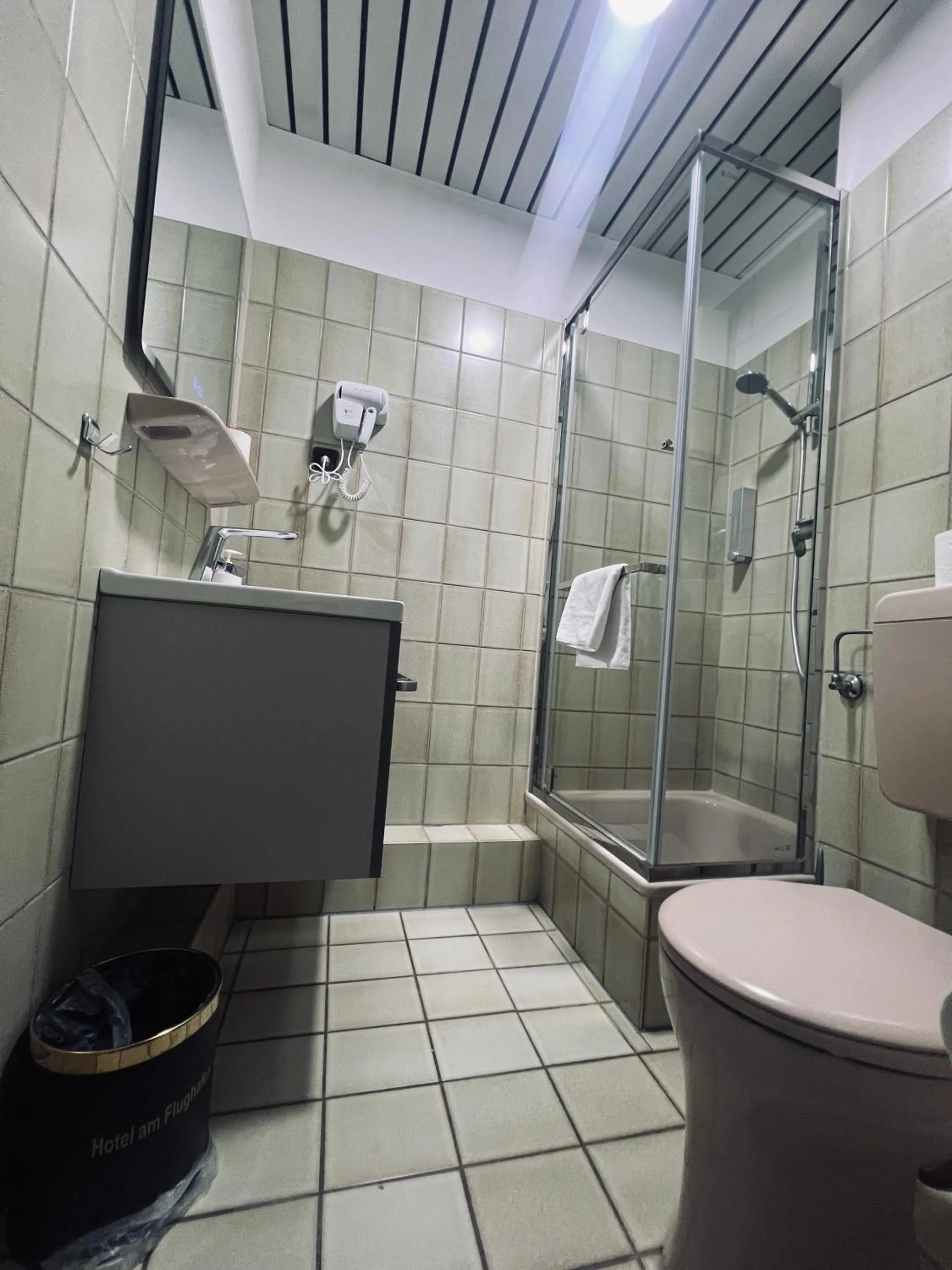 Shower in Hotel Am Flughafen