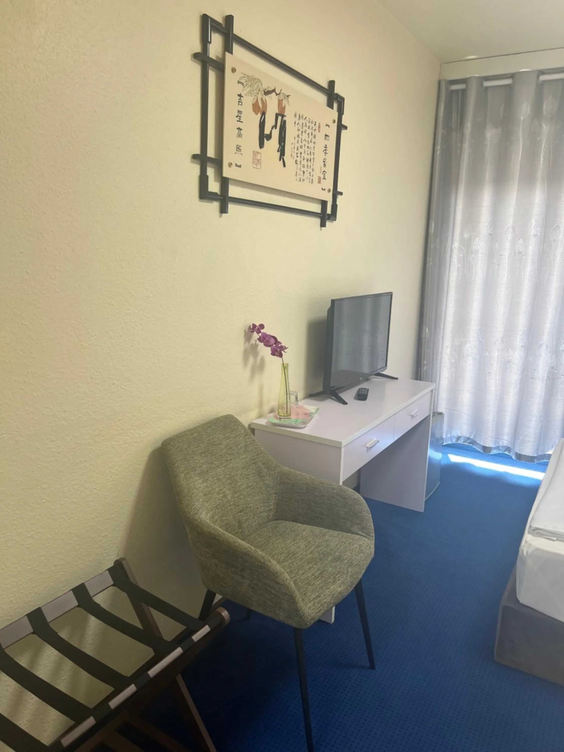 Photo of the whole room, Bed in Hotel Am Flughafen