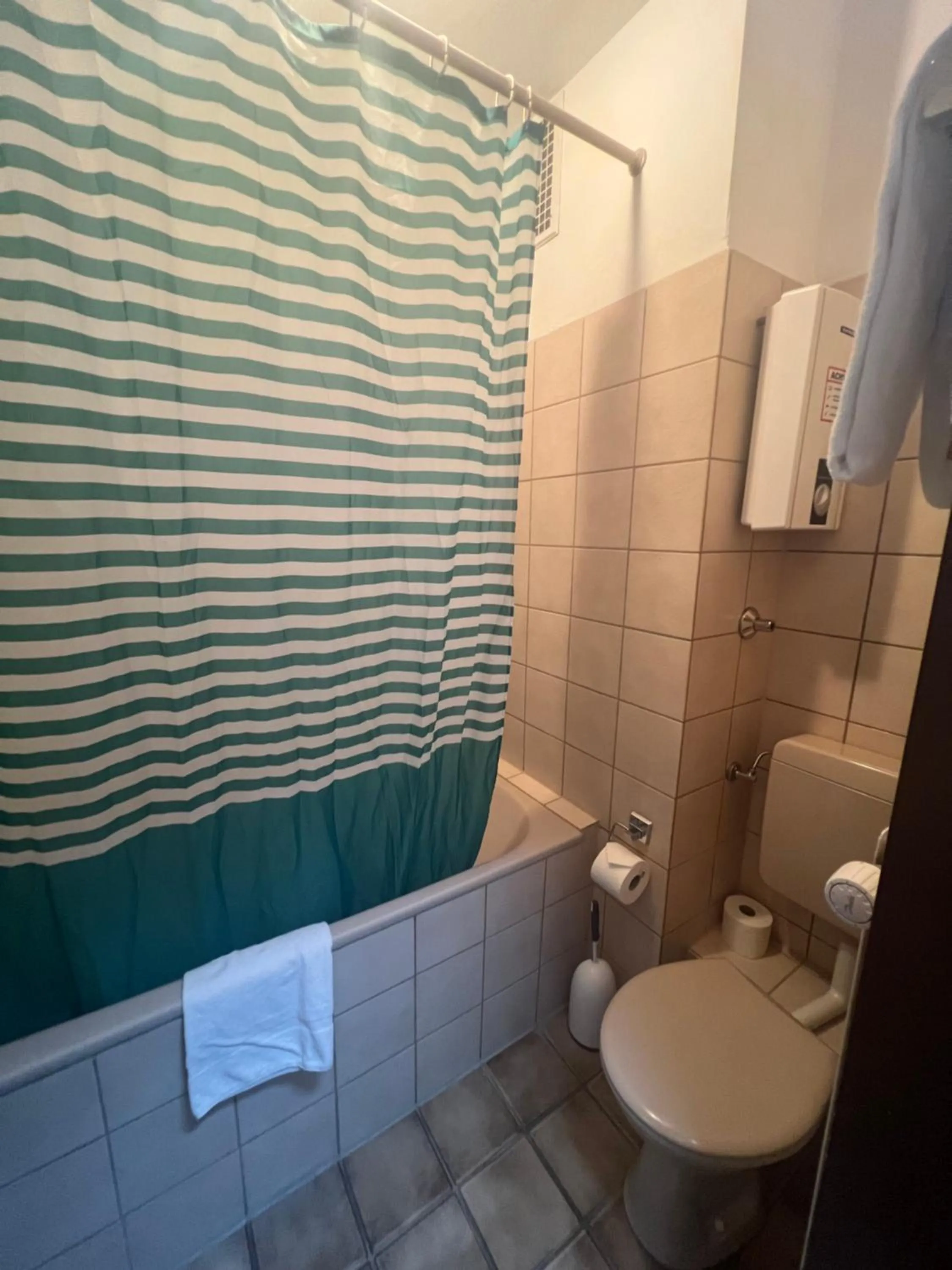 Bath in Hotel Am Flughafen