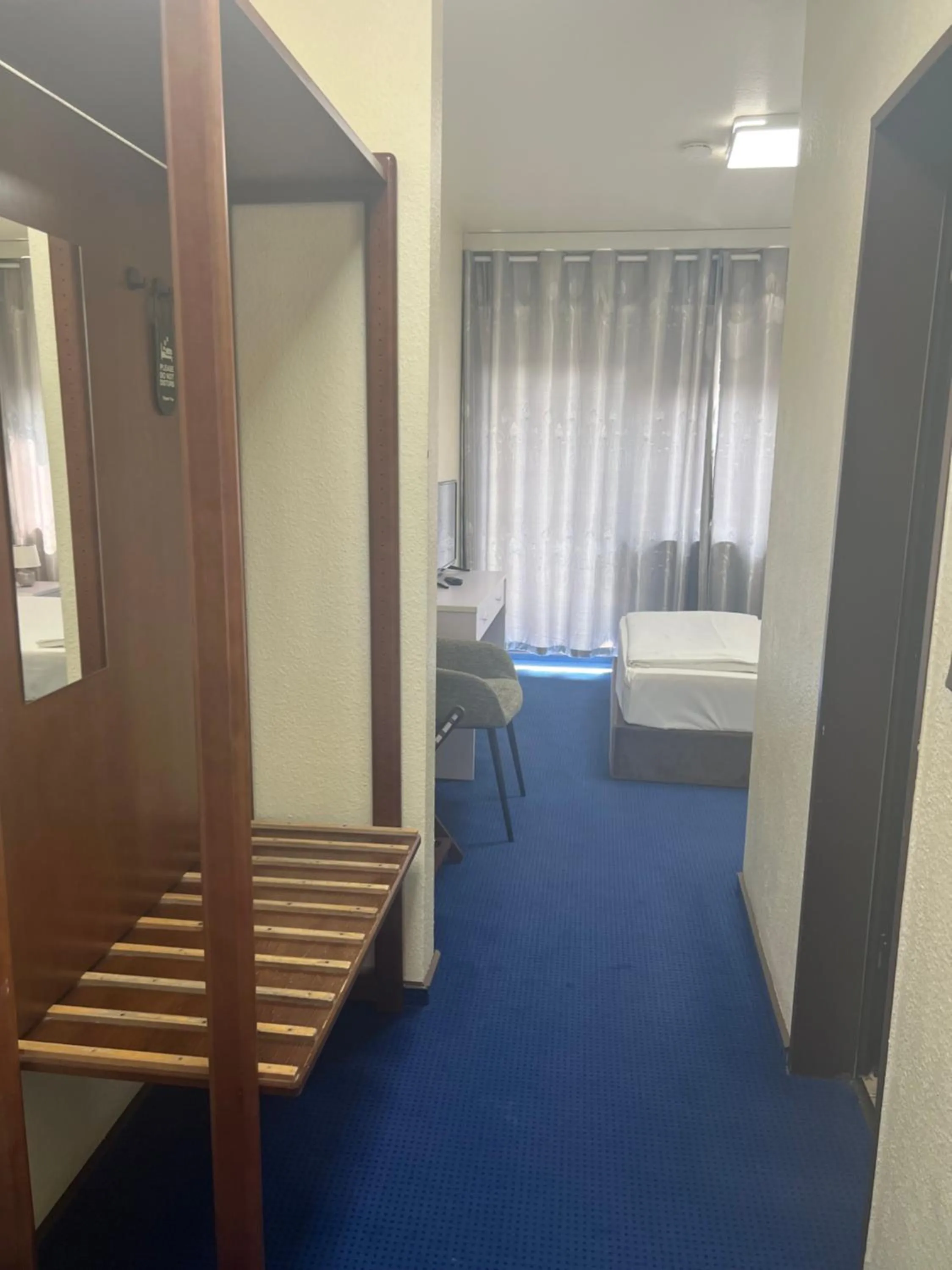 Photo of the whole room, Bed in Hotel Am Flughafen