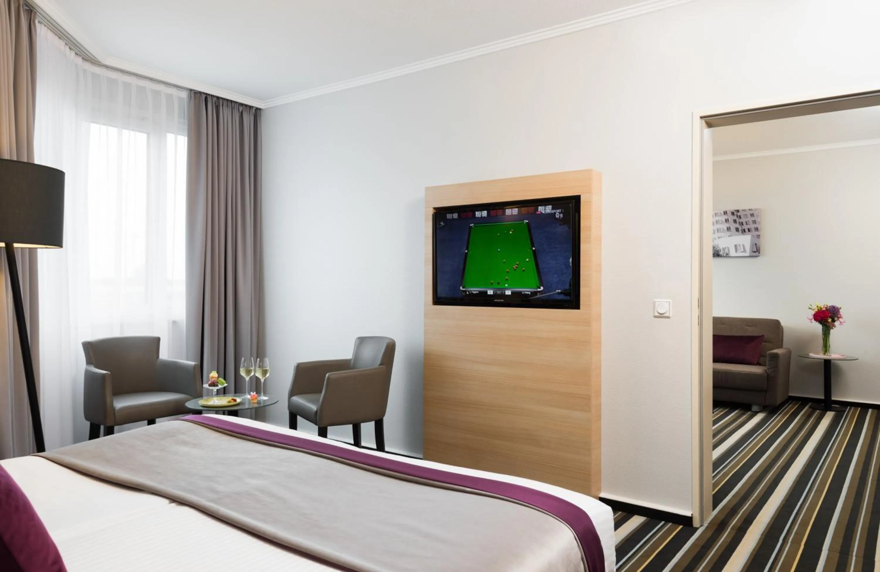 Photo of the whole room, Bed in Leonardo Hotel Düsseldorf City Center