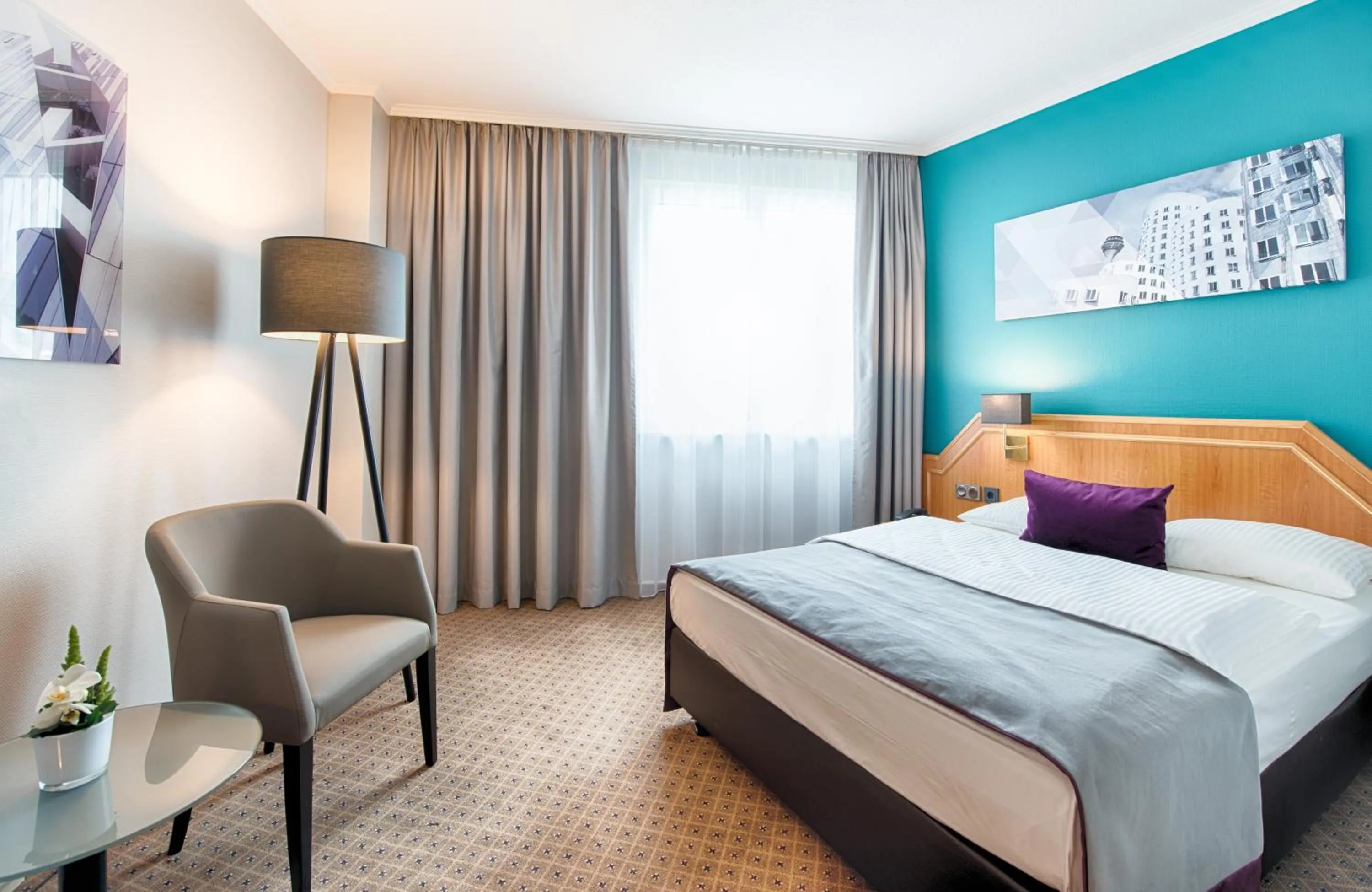 Photo of the whole room, Bed in Leonardo Hotel Düsseldorf City Center