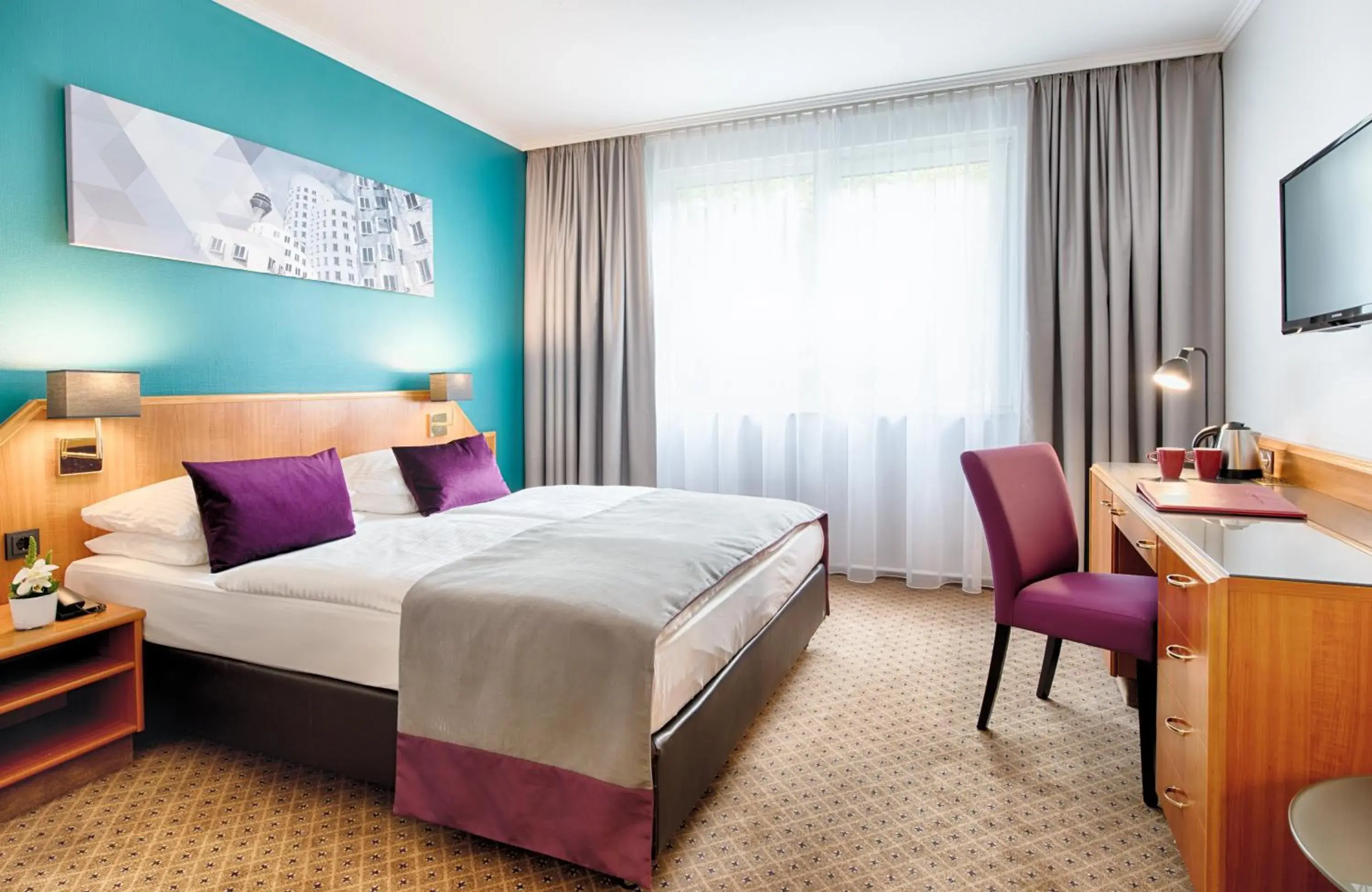 Comfort Double or Twin Room in Leonardo Hotel Düsseldorf City Center Comfort Double or Twin Room in Leonardo Hotel Düsseldorf City Center